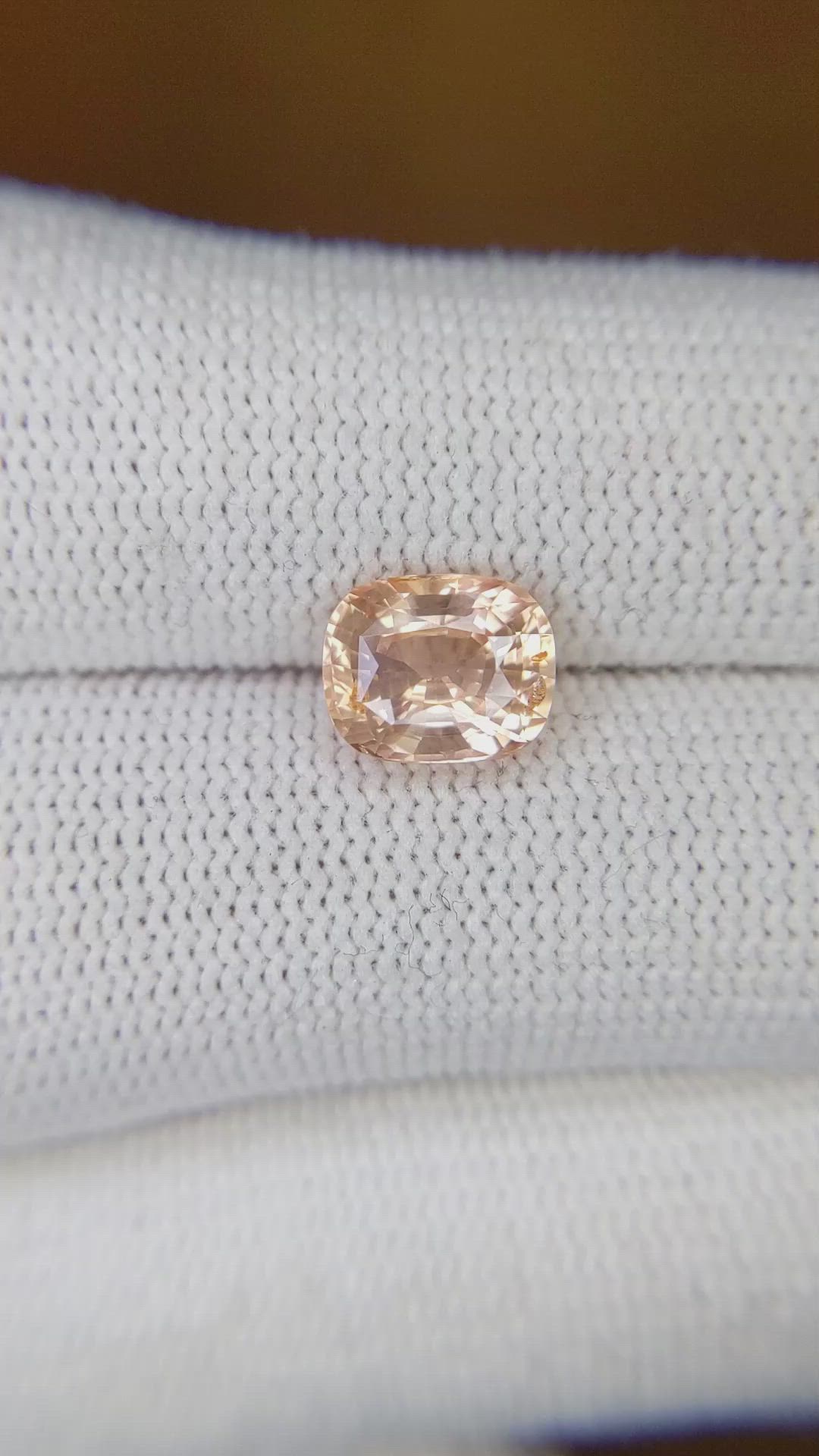 2.52 Ct. Padparadscha Sapphire from Ceylon (Sri Lanka) Size Video