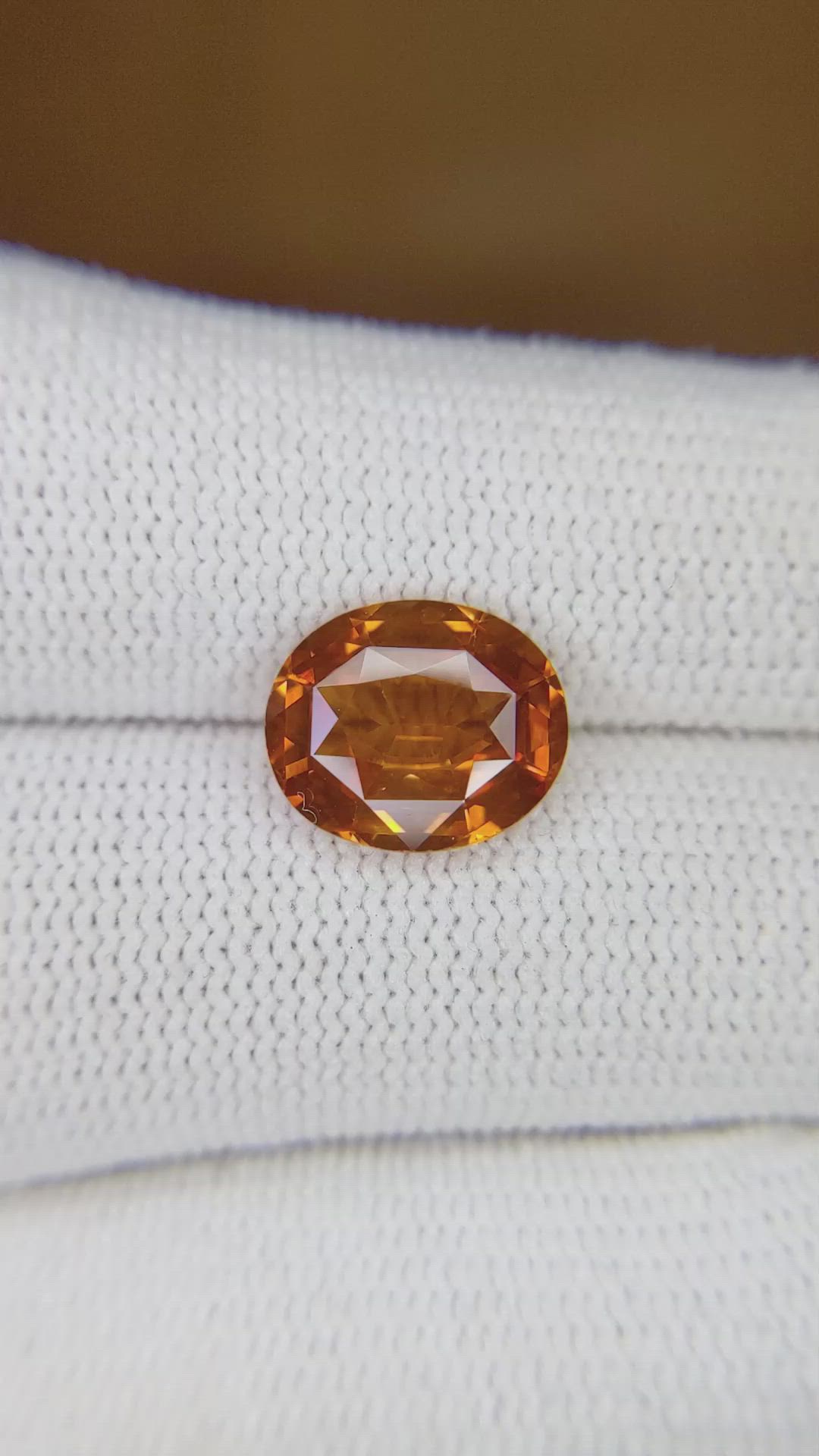4.06 Ct. Orange Sapphire from Ceylon (Sri Lanka) Size Video