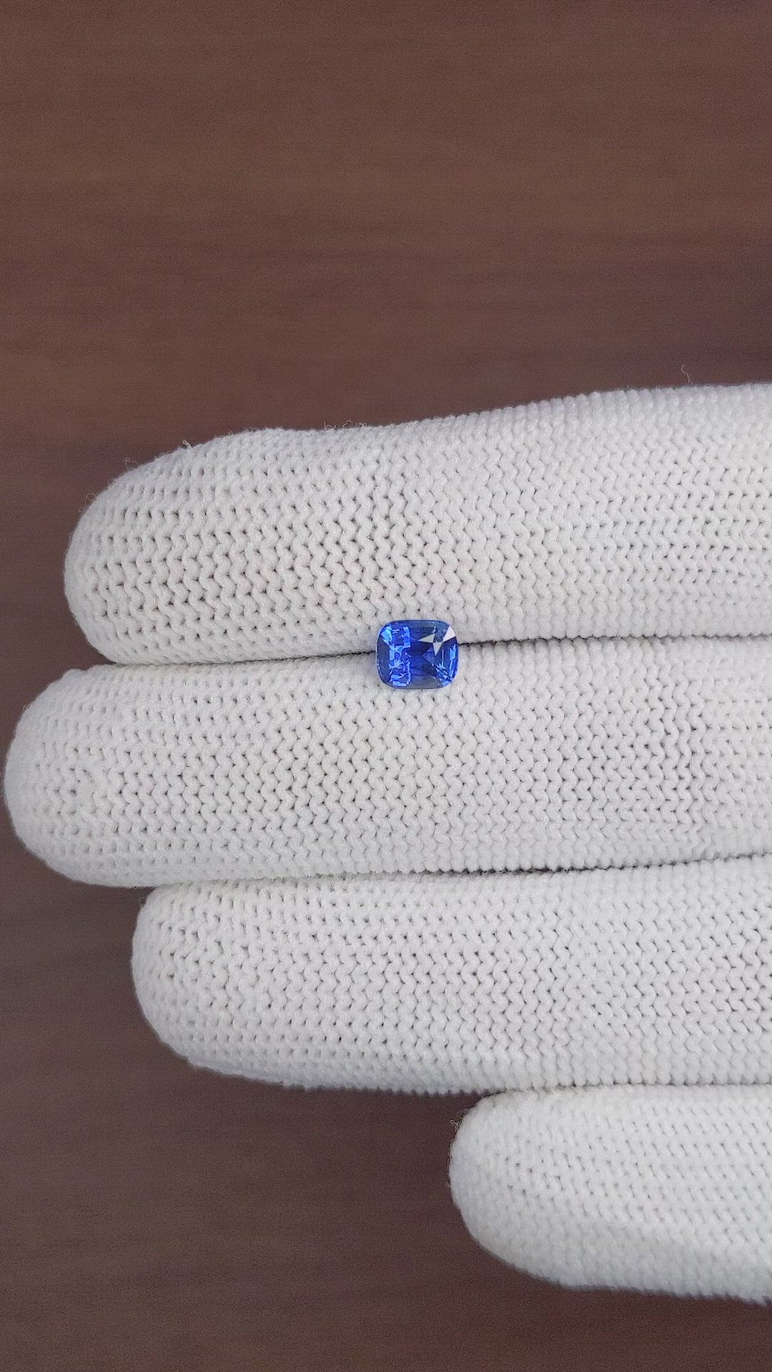 1.03 Ct. Blue Sapphire from Ceylon (Sri Lanka) Size Video