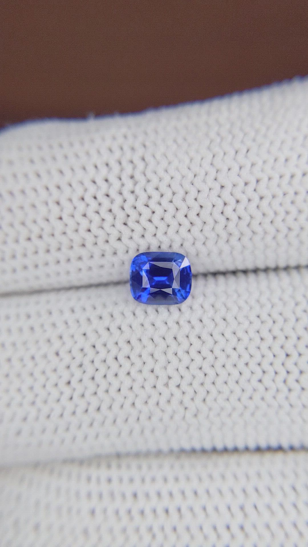1.03 Ct. Blue Sapphire from Ceylon (Sri Lanka) Size Video