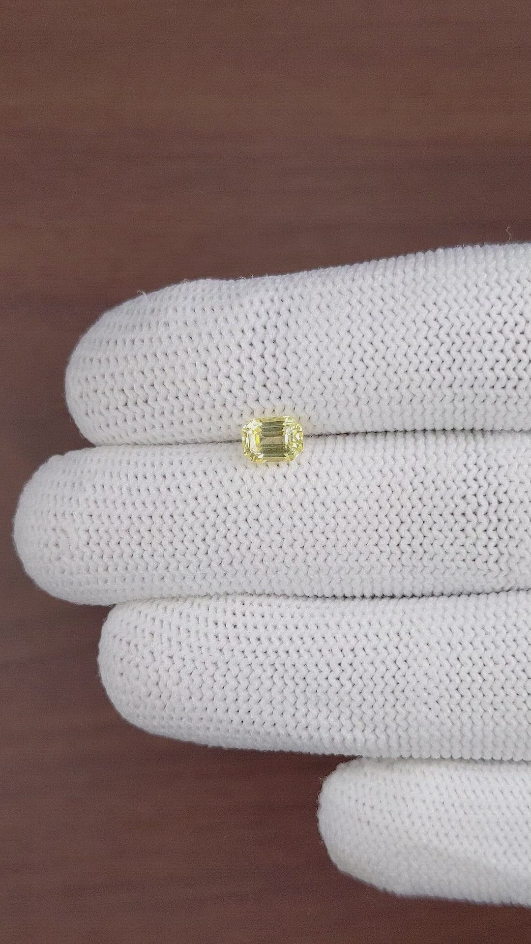 1.01 Ct. Yellow Sapphire from Ceylon (Sri Lanka) Size Video