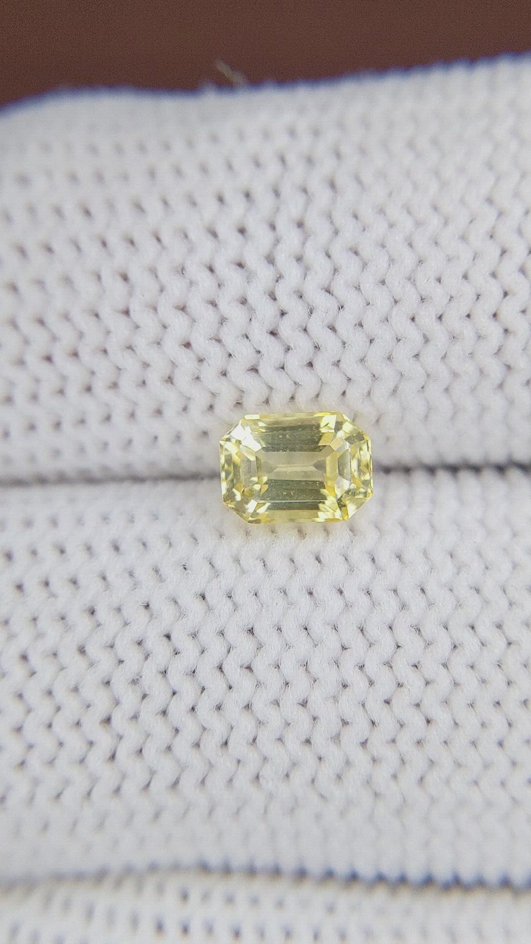 1.01 Ct. Yellow Sapphire from Ceylon (Sri Lanka) Size Video