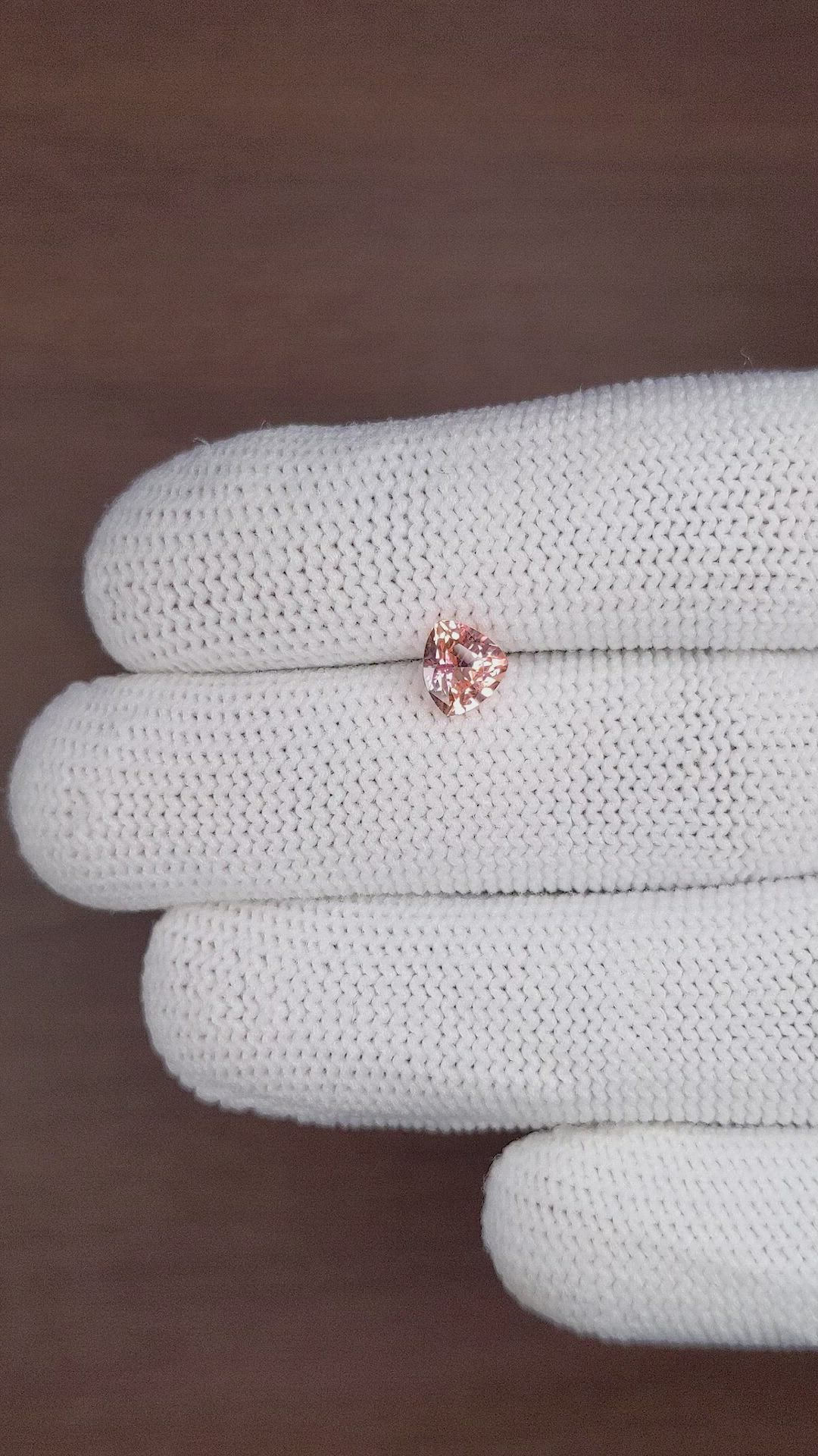 1.03 Ct. Padparadscha Sapphire from Ceylon (Sri Lanka) Size Video