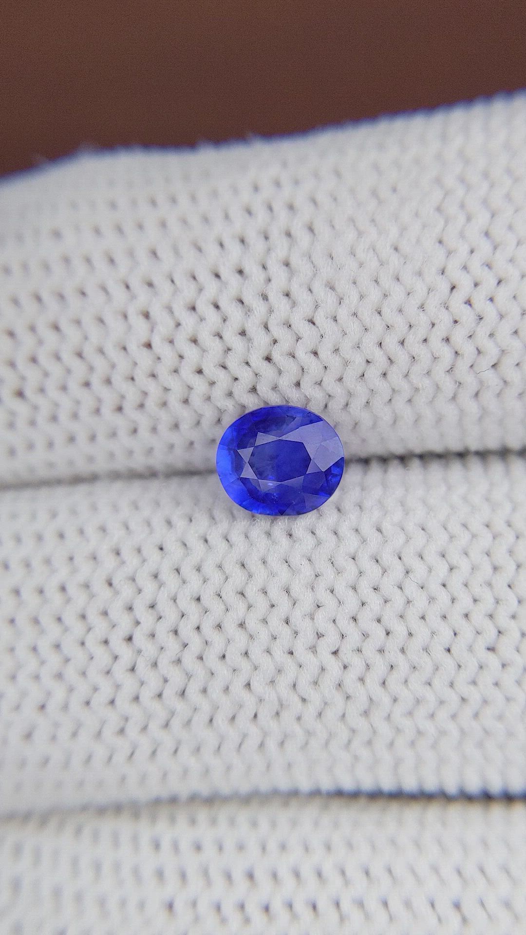 0.90 Ct. Blue Sapphire from Ceylon (Sri Lanka) Size Video