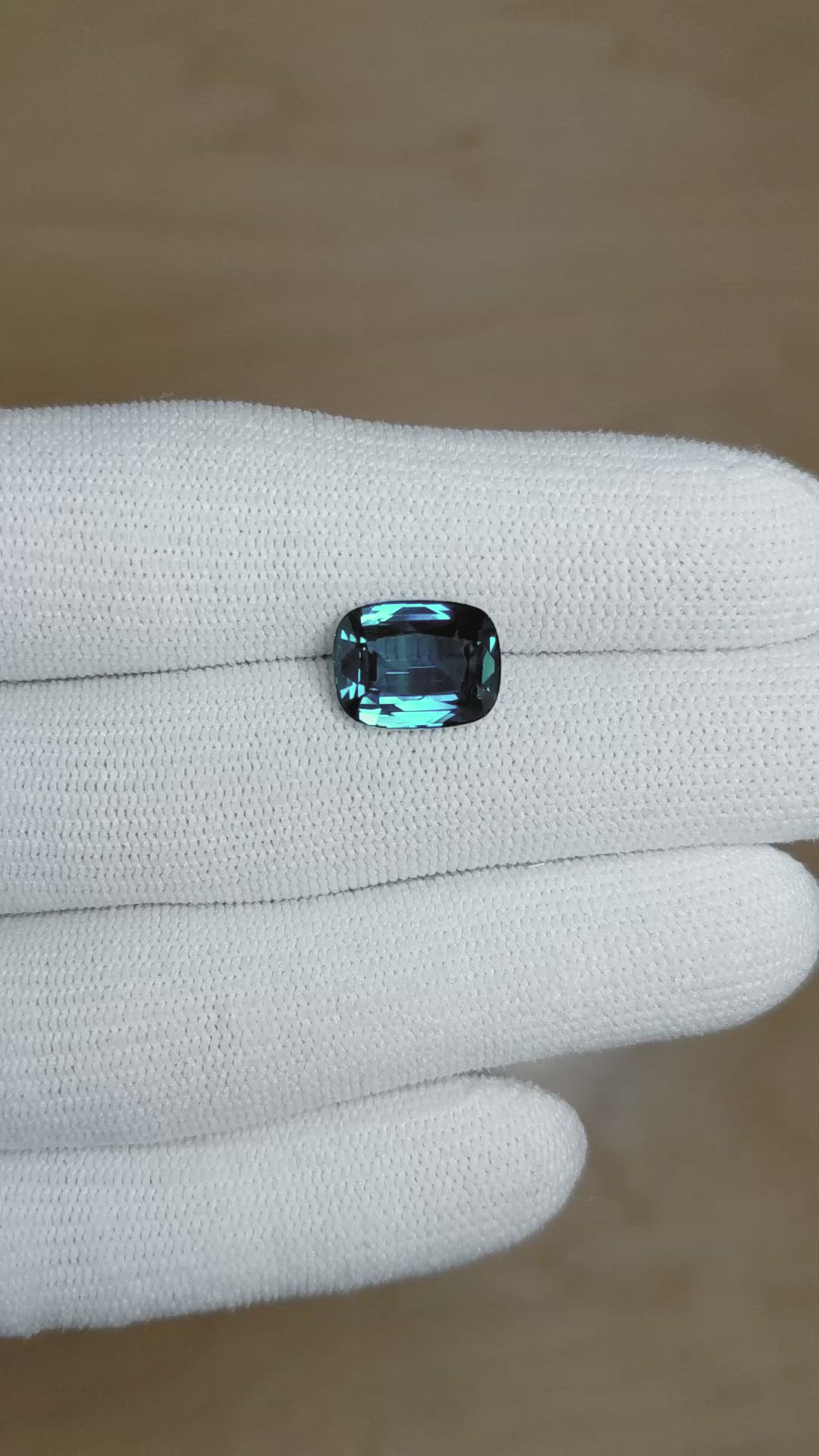 5.32 Ct. Greenish Blue Sapphire from Ceylon (Sri Lanka) Size Video