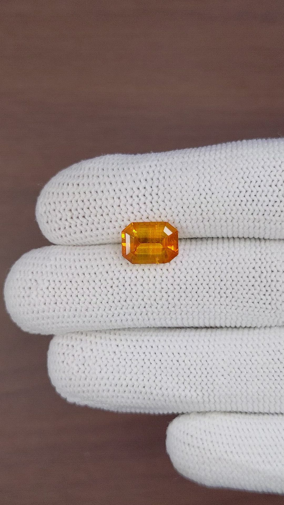 4.21 Ct. Orange Sapphire from Ceylon (Sri Lanka) Size Video