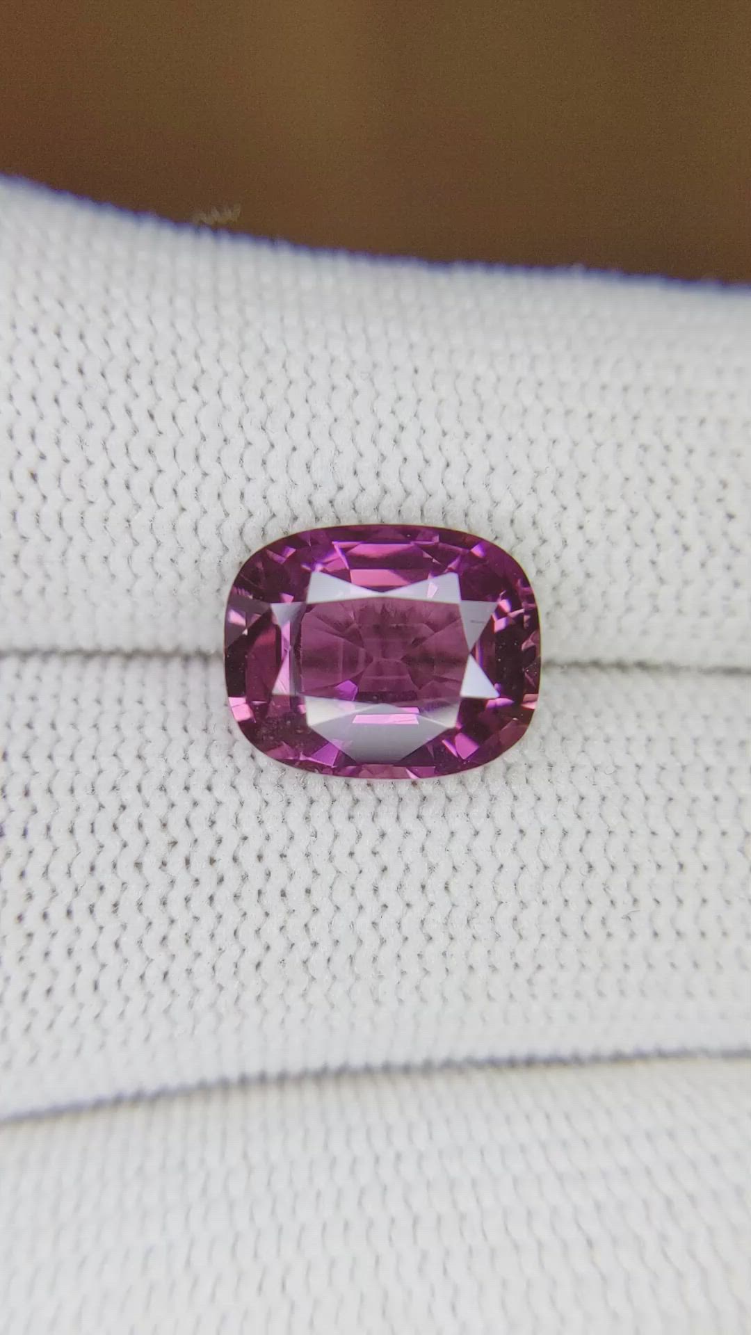 5.01 Ct. Pinkish Purple Sapphire from Ceylon (Sri Lanka) Size Video