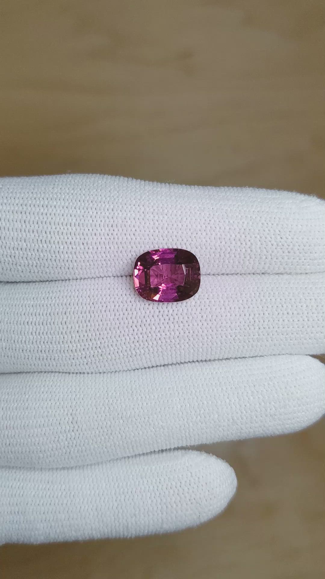 5.01 Ct. Pinkish Purple Sapphire from Ceylon (Sri Lanka) Size Video