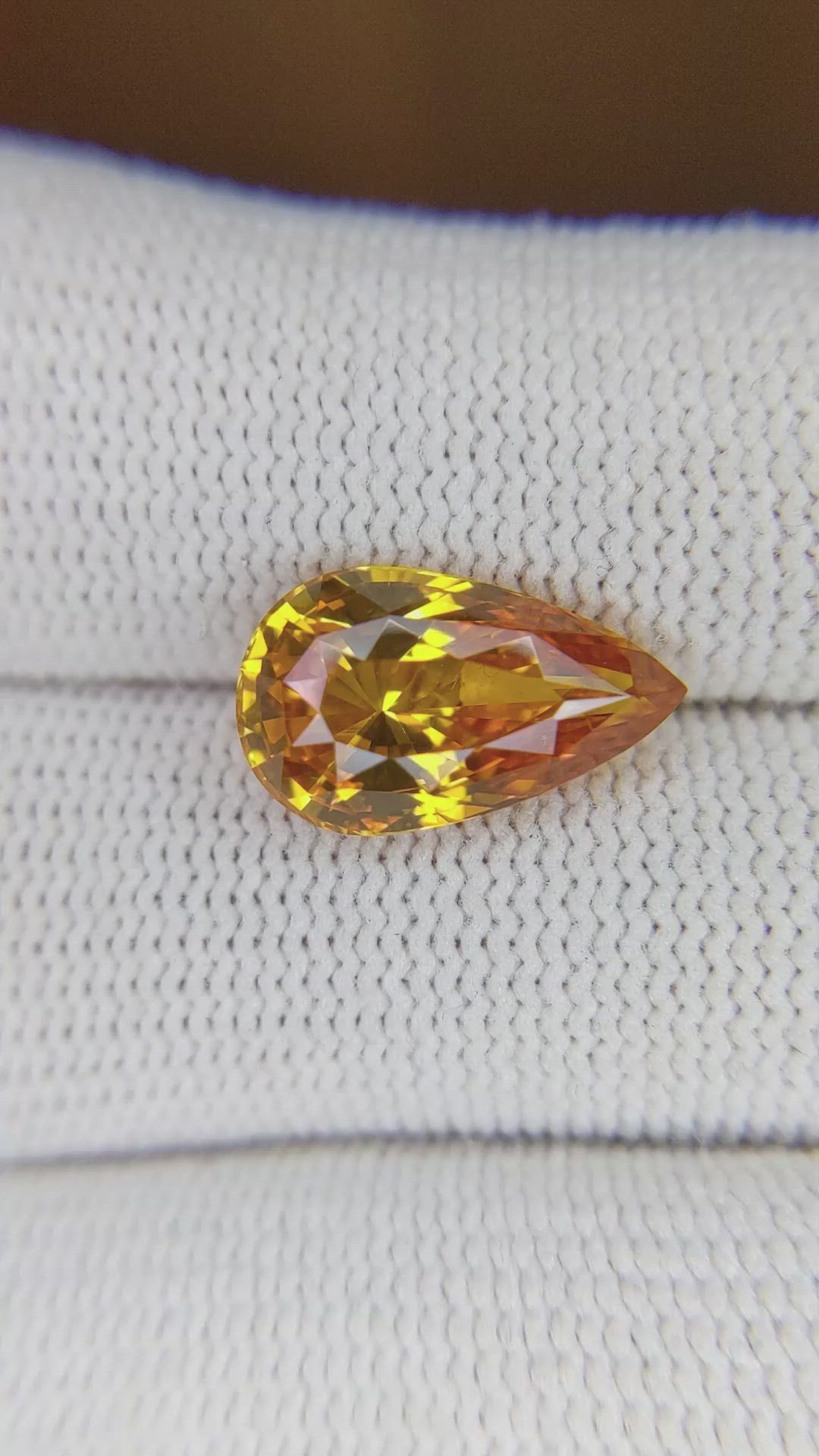 5.18 Ct. Yellowish Orange Sapphire from Ceylon (Sri Lanka) Size Video