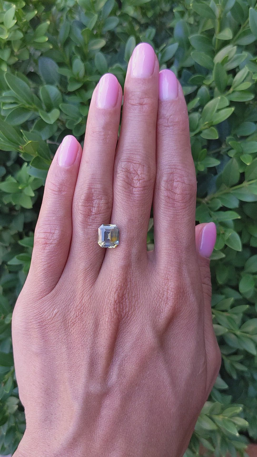 4.06 Ct. Bi Color Sapphire from Ceylon (Sri Lanka) Size Video