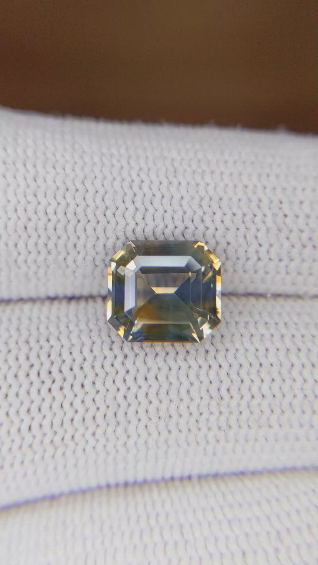 4.06 Ct. Bi Color Sapphire from Ceylon (Sri Lanka) Size Video