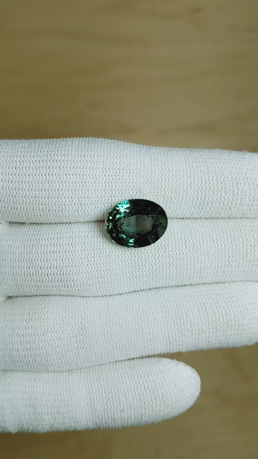 7.10 Ct. Green Sapphire from Ceylon (Sri Lanka) Size Video