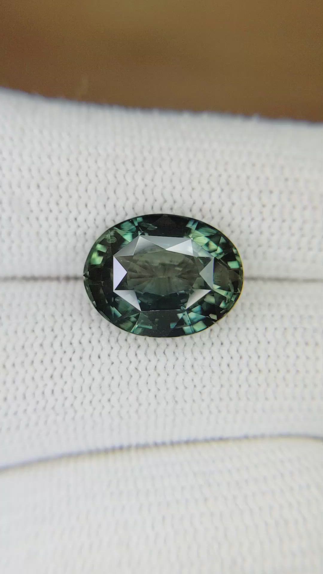 7.10 Ct. Green Sapphire from Ceylon (Sri Lanka) Size Video