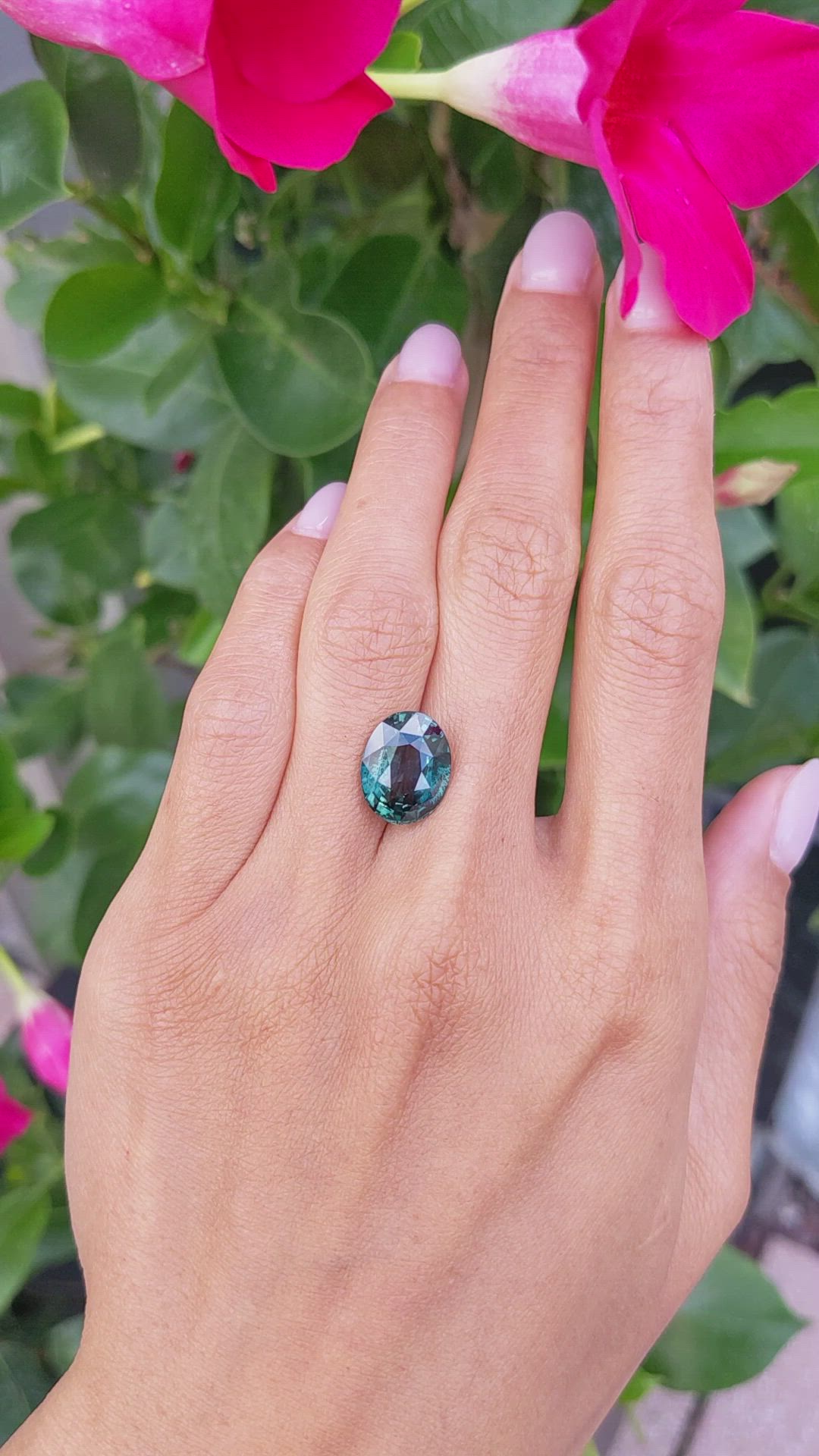 7.10 Ct. Green Sapphire from Ceylon (Sri Lanka) Size Video