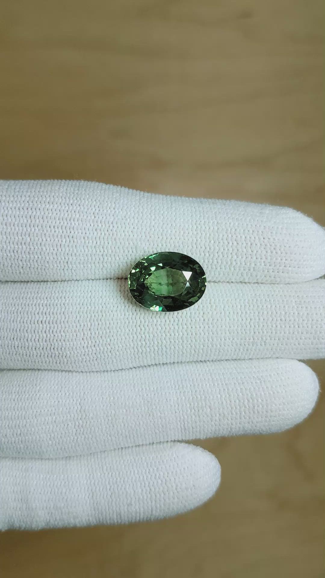 9.25 Ct. Green Sapphire from Ceylon (Sri Lanka) Size Video