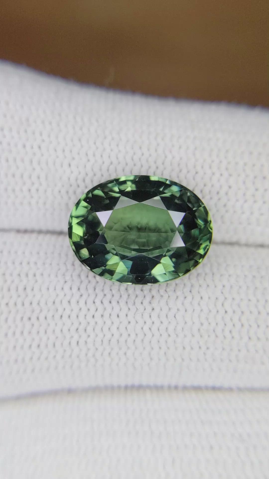 9.25 Ct. Green Sapphire from Ceylon (Sri Lanka) Size Video