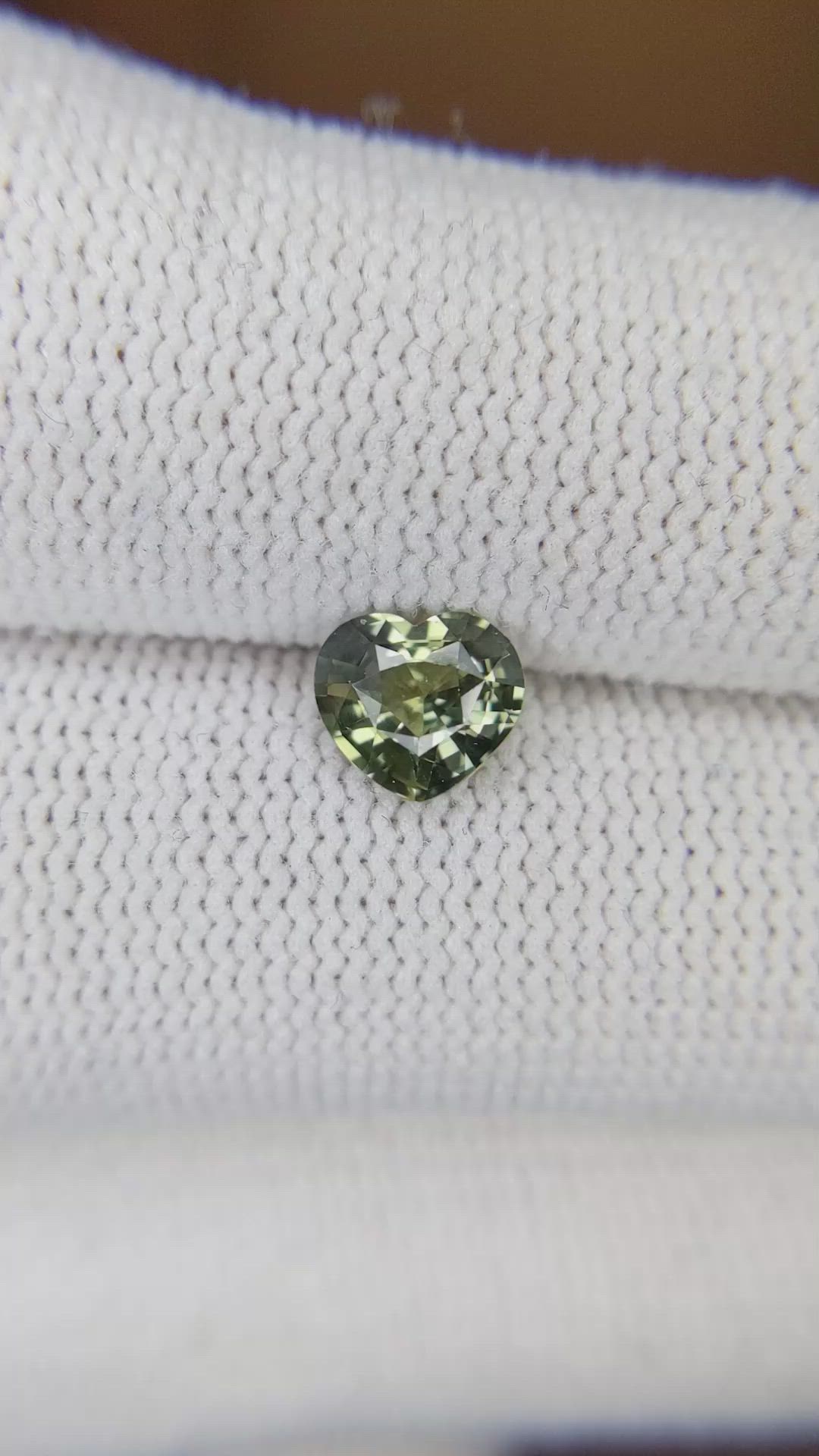 1.01 Ct. Green Sapphire from Ceylon (Sri Lanka) Size Video