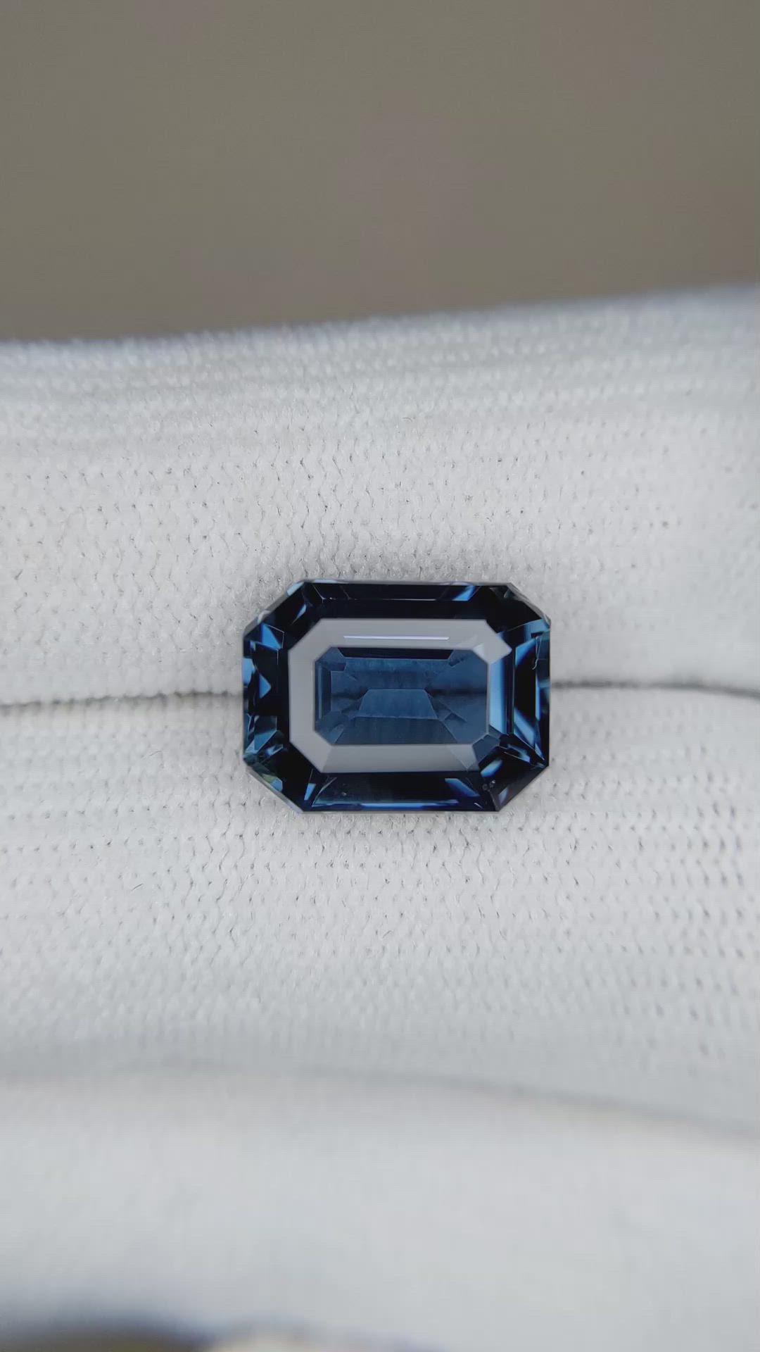 6.60 Ct. Blue Sapphire from Ceylon (Sri Lanka) Size Video