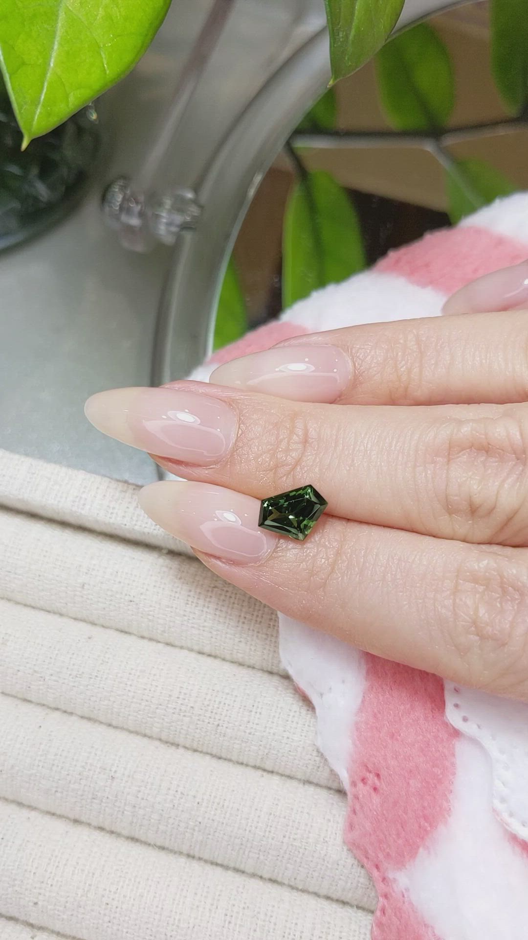 2.15 Ct. Green Sapphire from Ceylon (Sri Lanka) Size Video