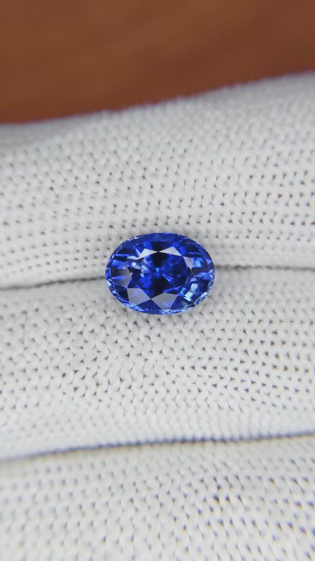3.49 Ct. Blue Sapphire from Ceylon (Sri Lanka) Size Video