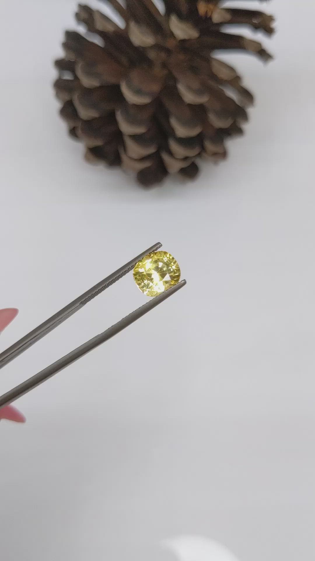 4.17 Ct. Yellow Sapphire from Ceylon (Sri Lanka) Size Video
