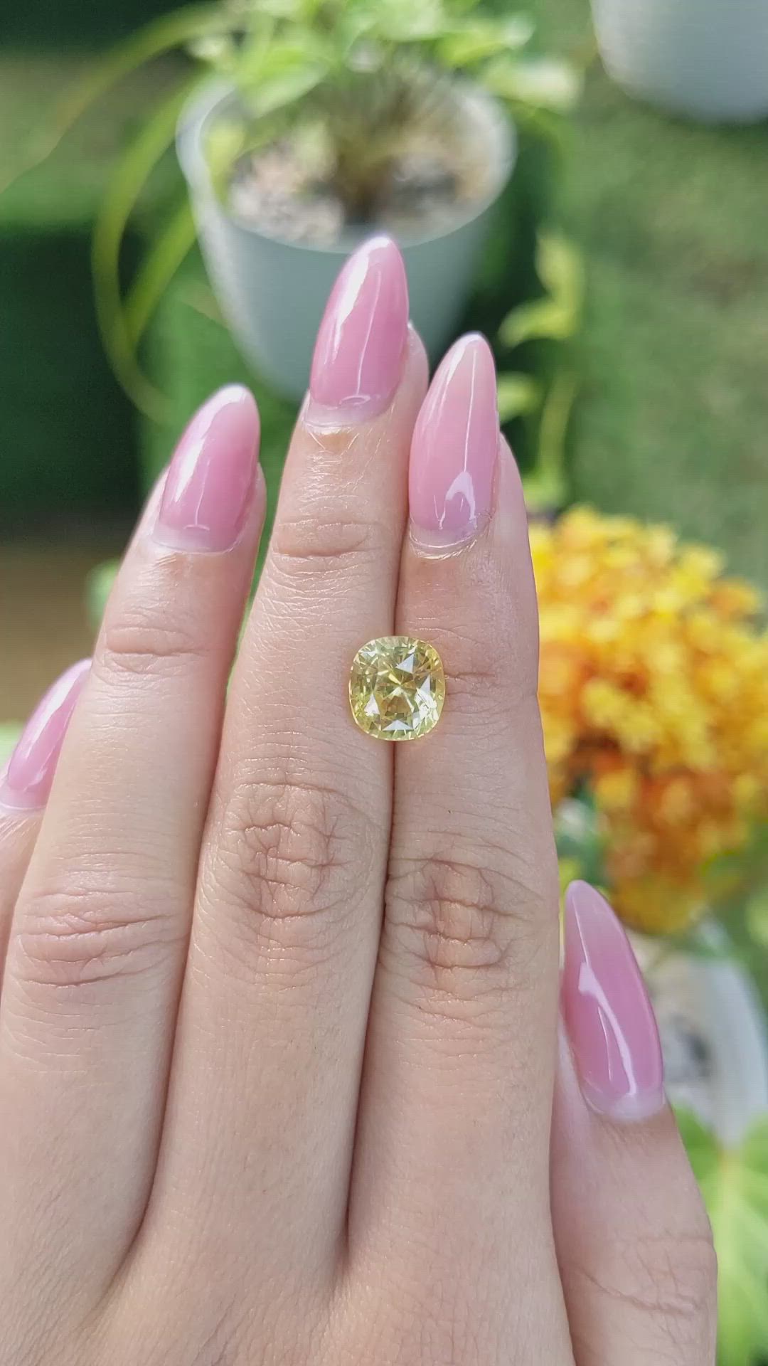 4.17 Ct. Yellow Sapphire from Ceylon (Sri Lanka) Size Video