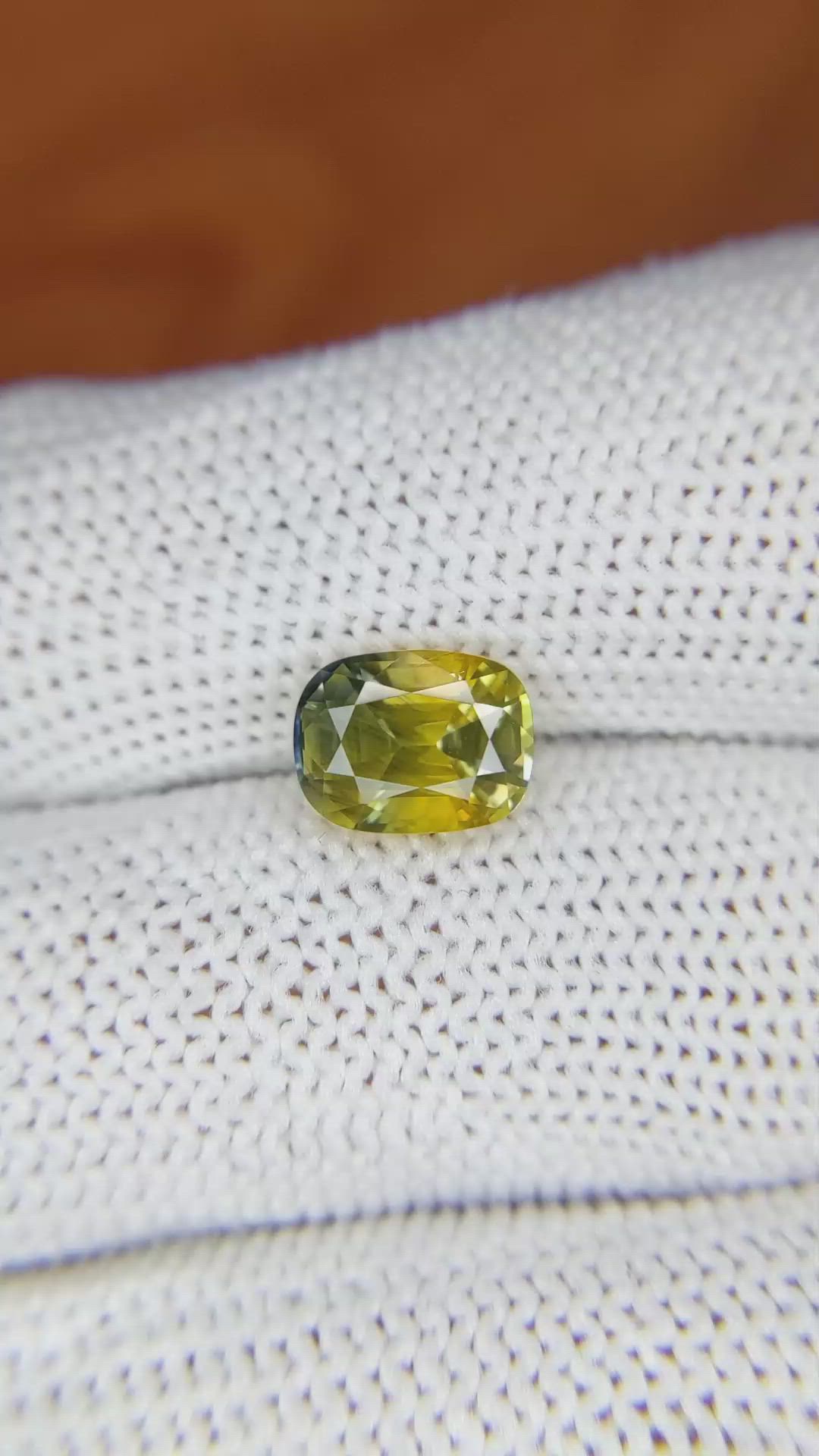 2.58 Ct. Bi Color Sapphire from Ceylon (Sri Lanka) Size Video