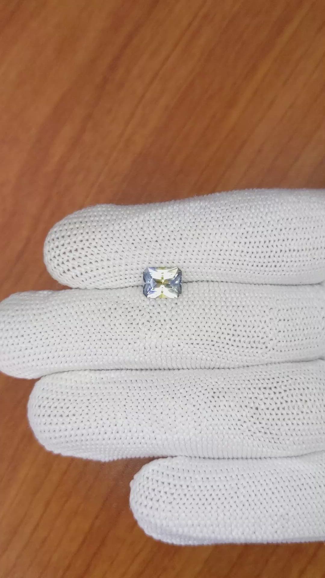 1.38 Ct. Bi Color Sapphire from Ceylon (Sri Lanka) Size Video