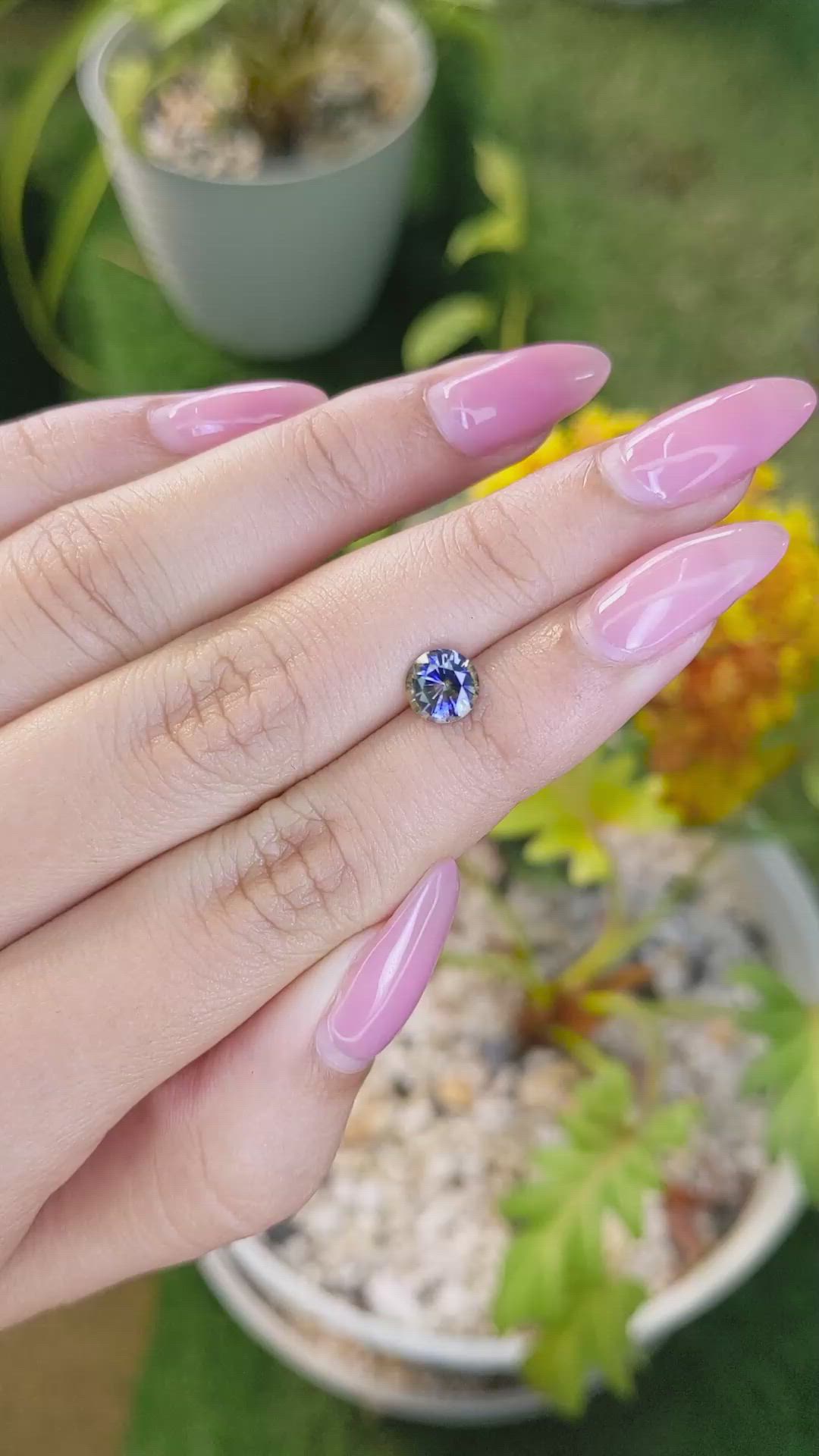 1.30 Ct. Bi Color Sapphire from Ceylon (Sri Lanka) Size Video