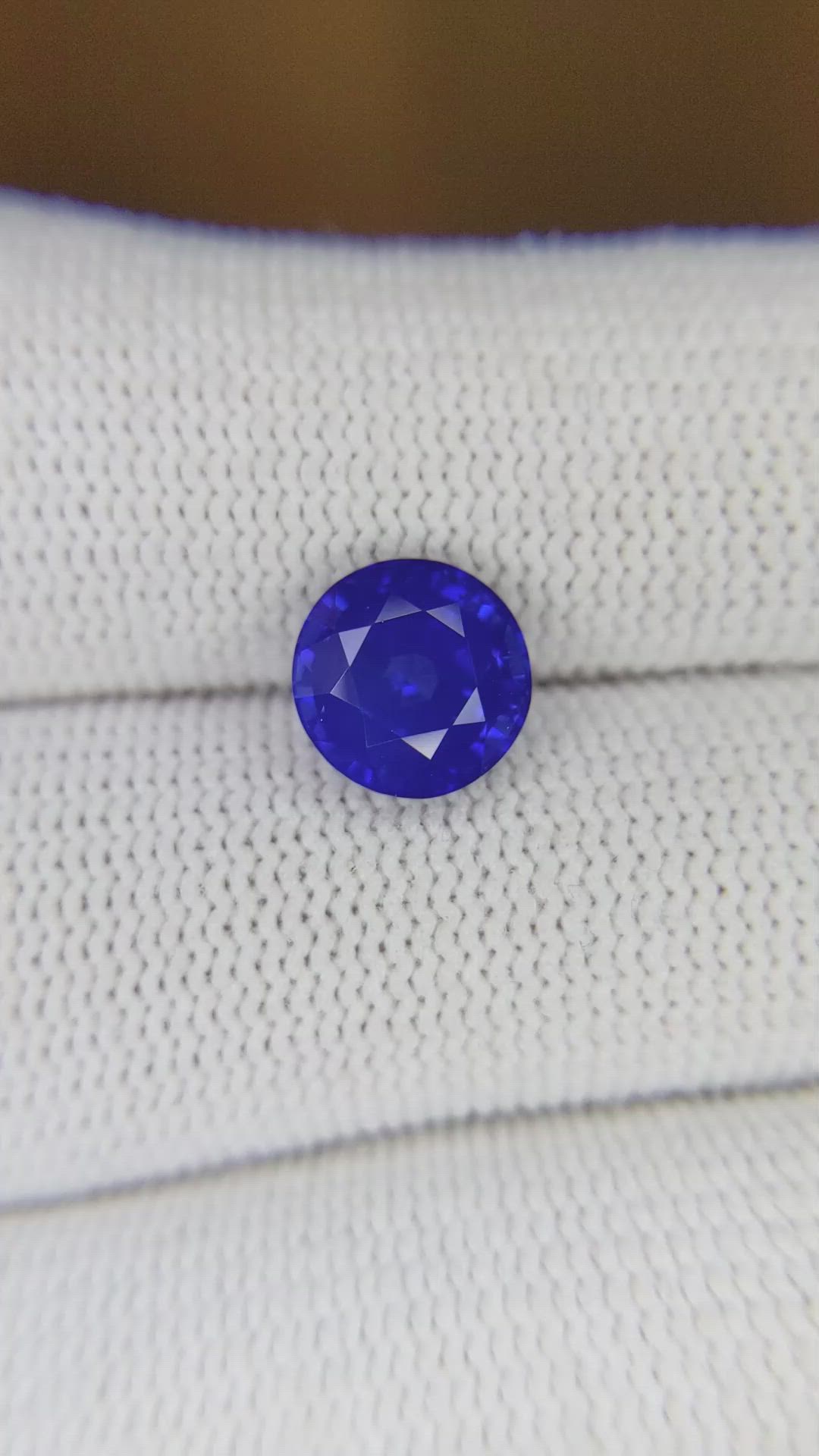 2.76 Ct. Blue Sapphire from Ceylon (Sri Lanka) Size Video