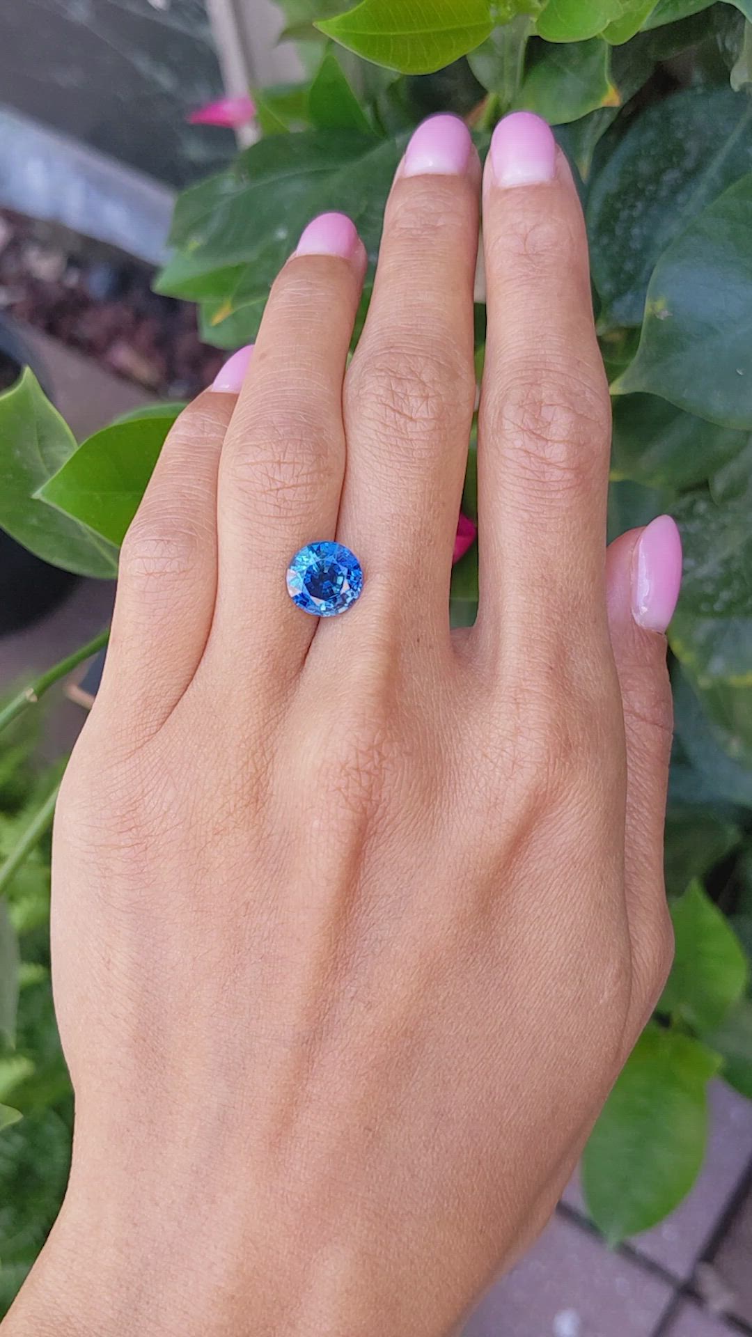 3.92 Ct. Greenish Blue Sapphire from Ceylon (Sri Lanka) Size Video