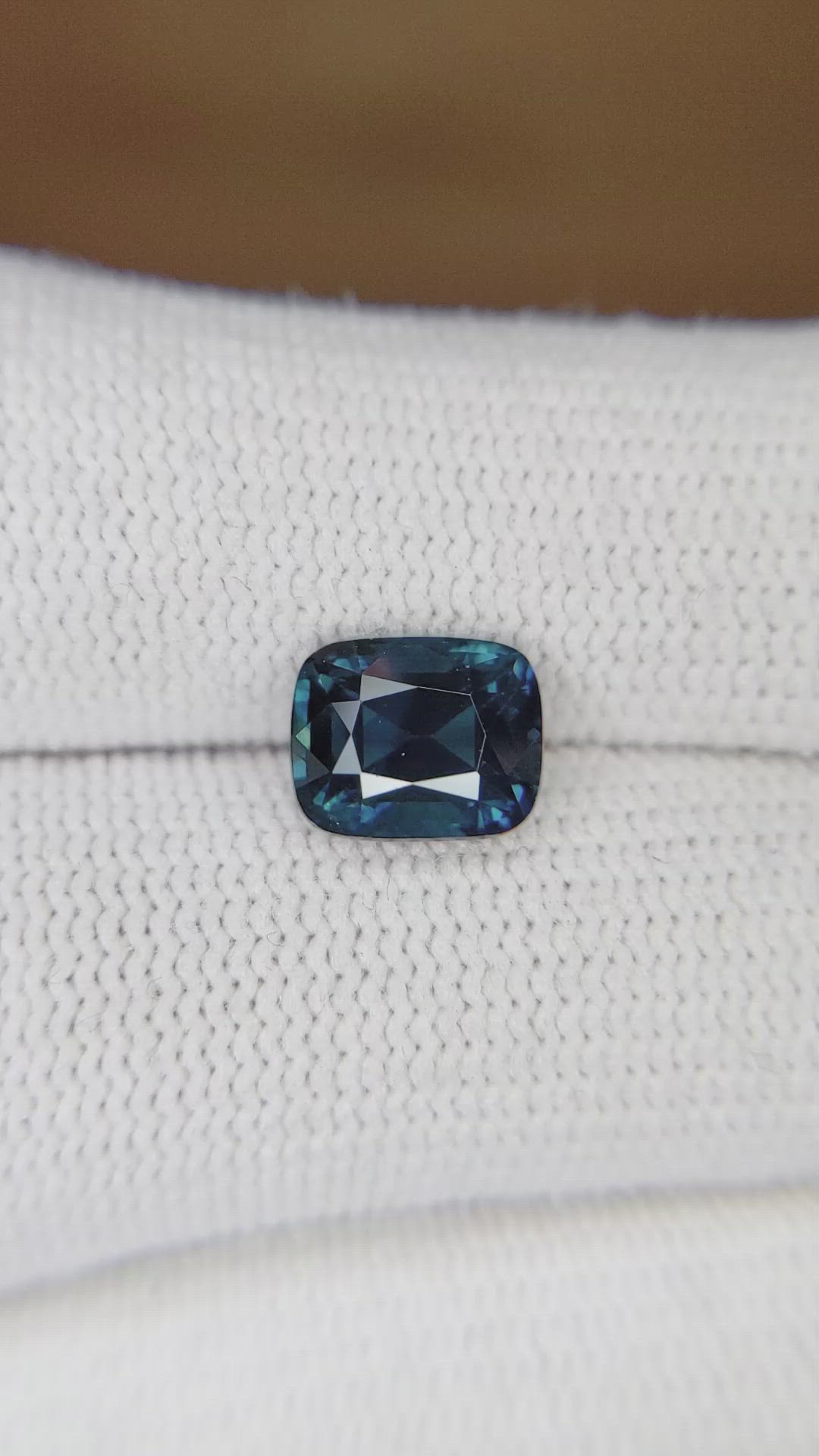 3.07 Ct. Greenish Blue Sapphire from Ceylon (Sri Lanka) Size Video