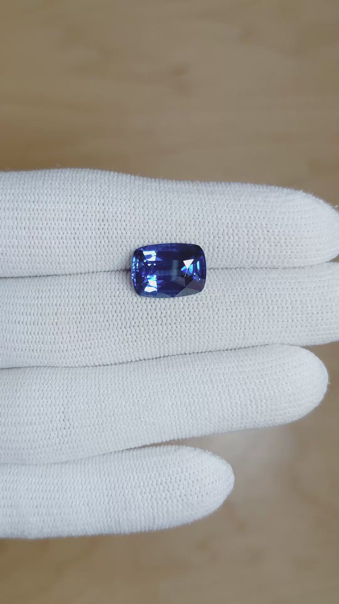7.02 Ct. Blue Sapphire from Ceylon (Sri Lanka) Size Video
