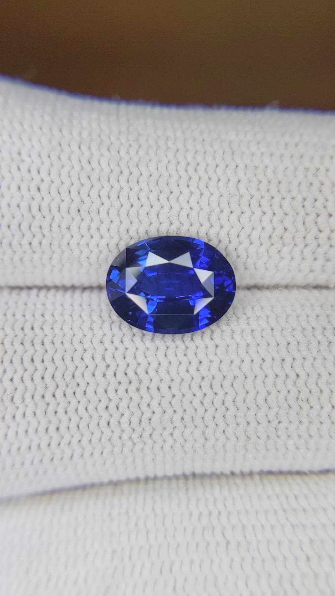 3.04 Ct. Blue Sapphire from Ceylon (Sri Lanka) Size Video