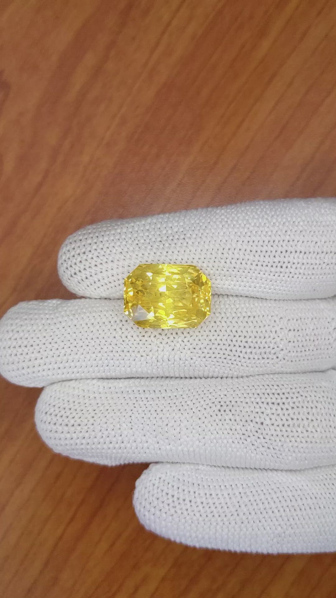 18.20 Ct. Yellow Sapphire from Ceylon (Sri Lanka) Size Video