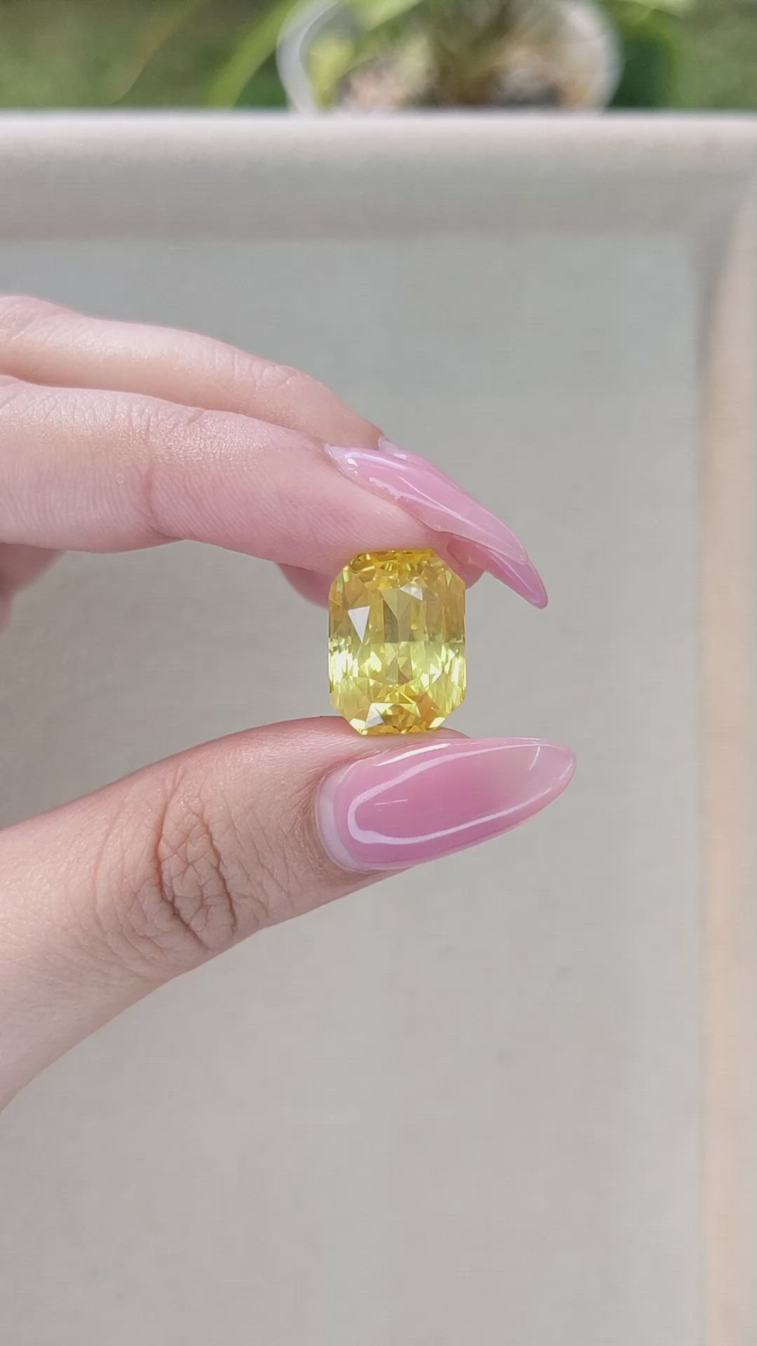 18.20 Ct. Yellow Sapphire from Ceylon (Sri Lanka) Size Video