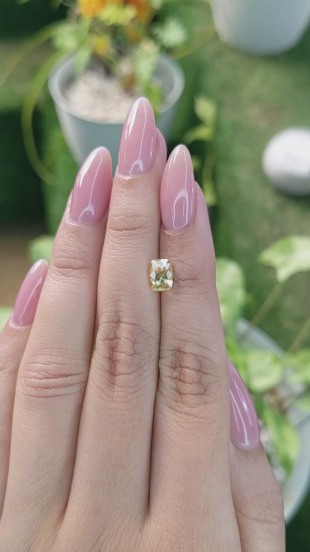 1.21 Ct. Yellow Sapphire from Ceylon (Sri Lanka) Size Video