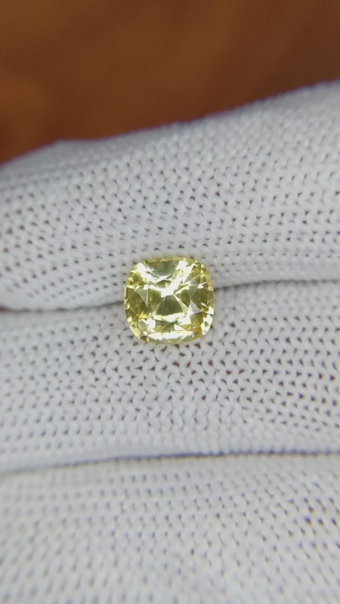 2.67 Ct. Yellow Sapphire from Ceylon (Sri Lanka) Size Video