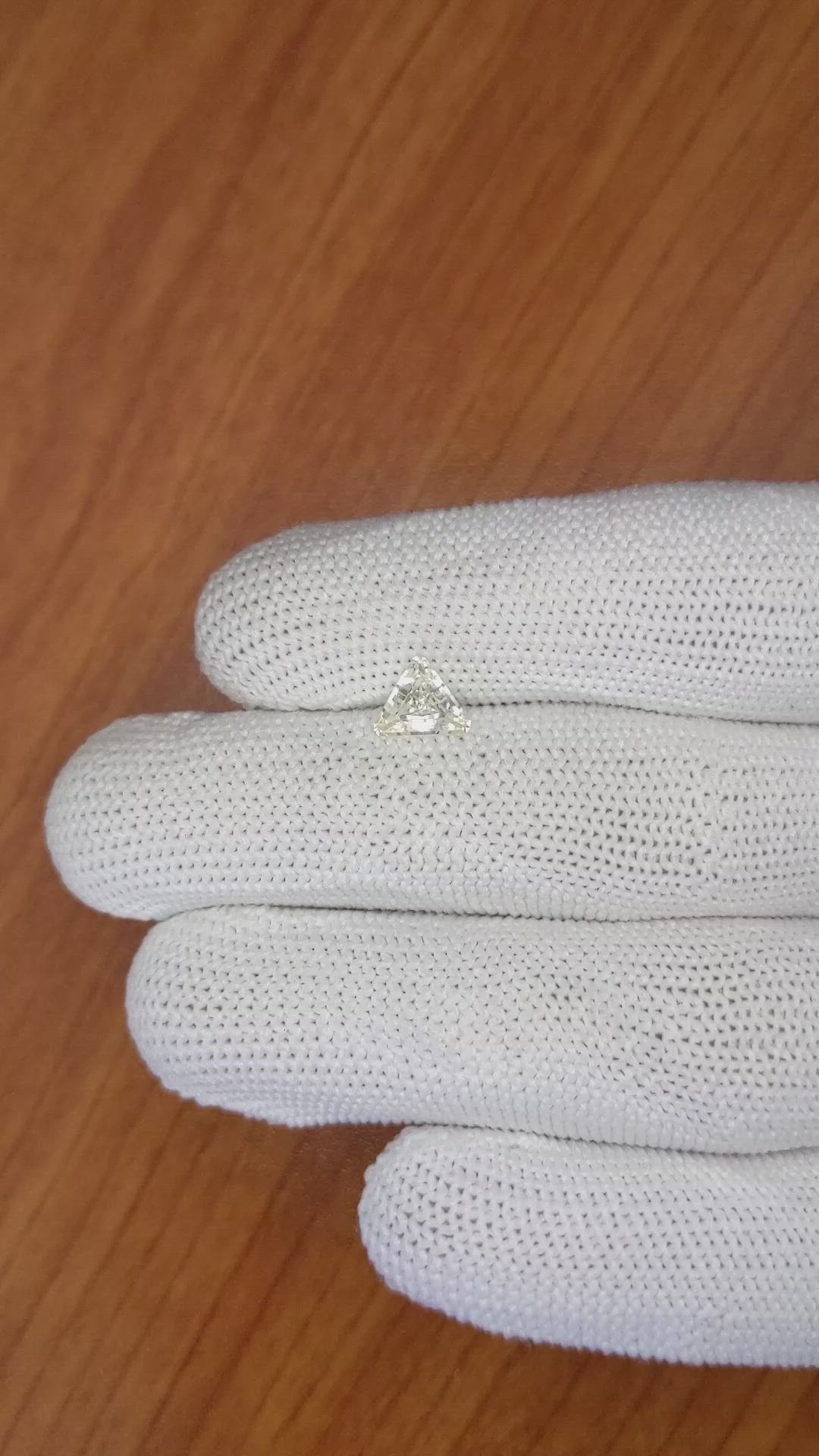 1.01 Ct. Yellow Sapphire from Ceylon (Sri Lanka) Size Video