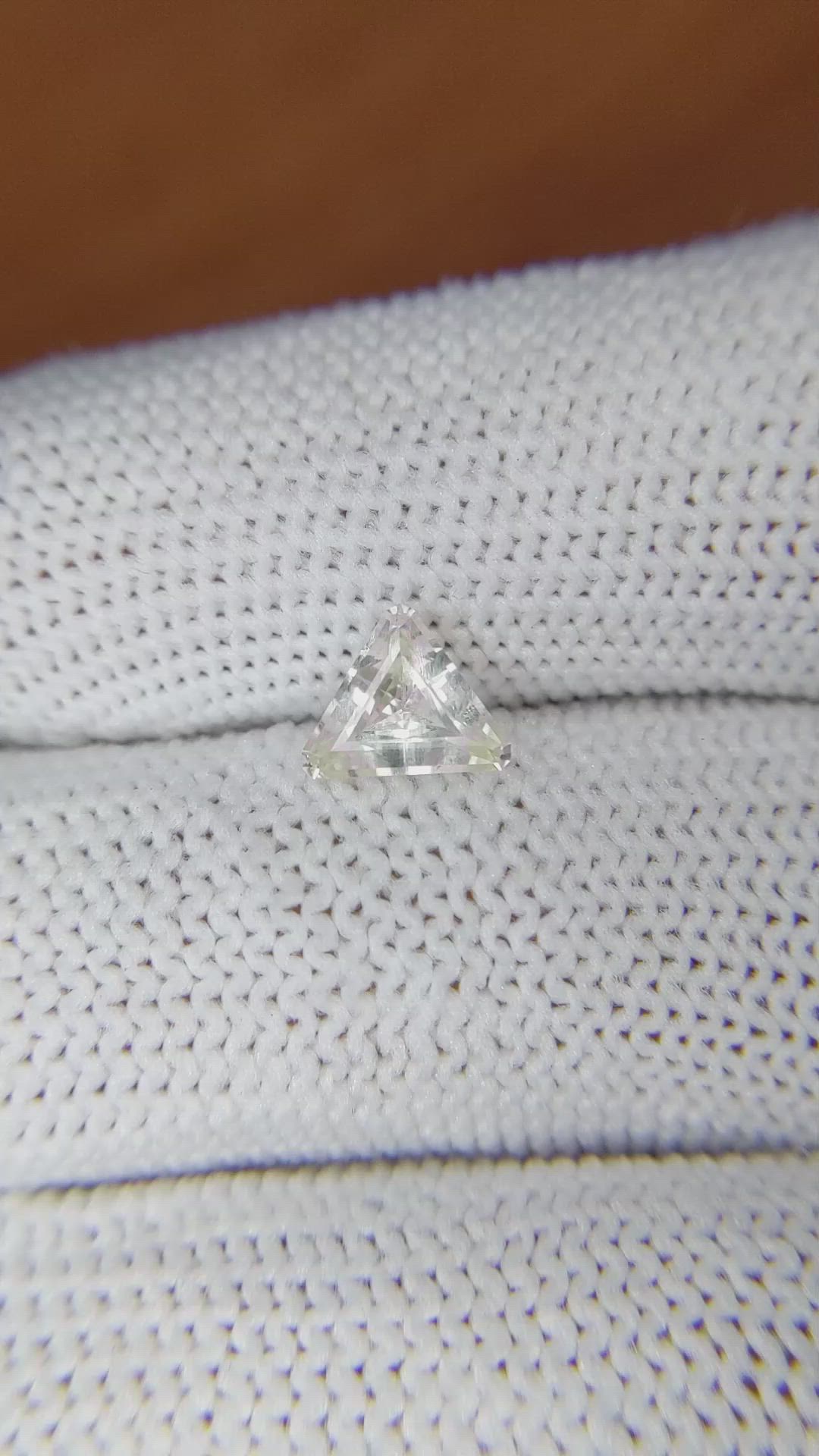 1.01 Ct. Yellow Sapphire from Ceylon (Sri Lanka) Size Video