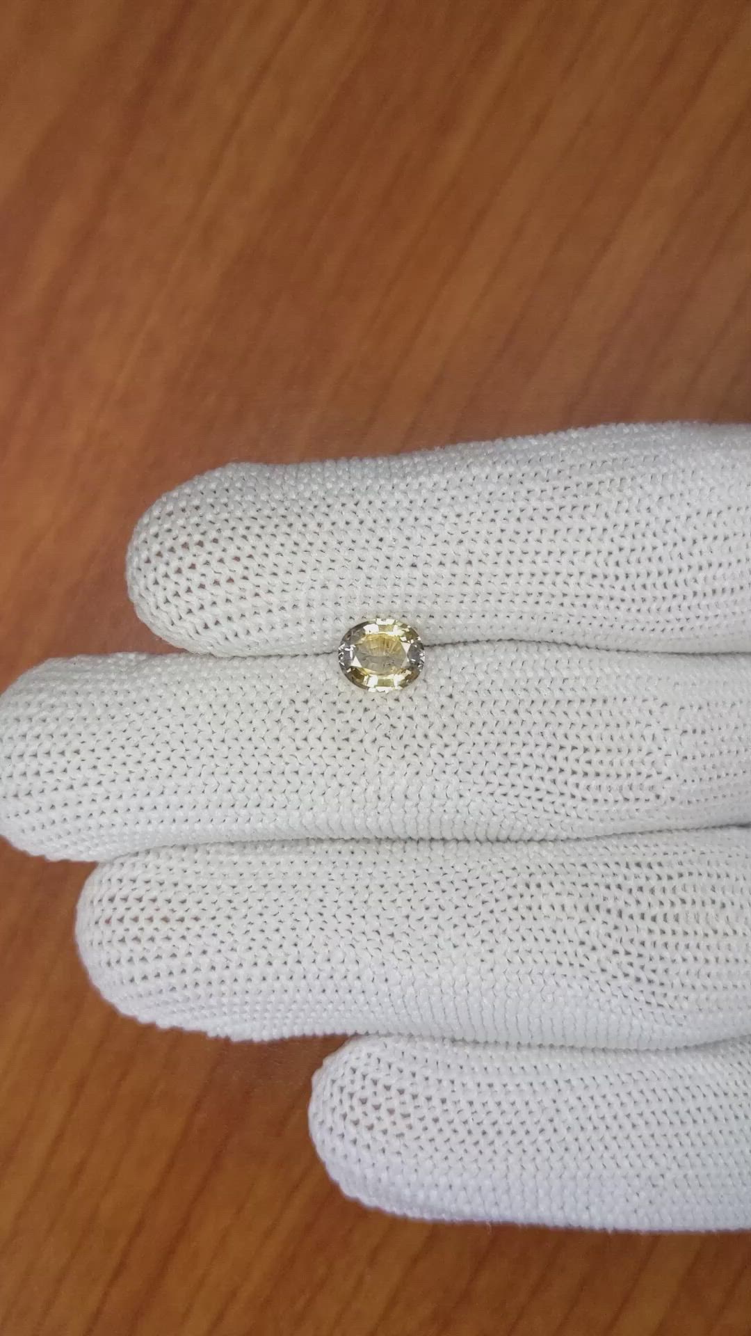 1.03 Ct. Bi Color Sapphire from Ceylon (Sri Lanka) Size Video