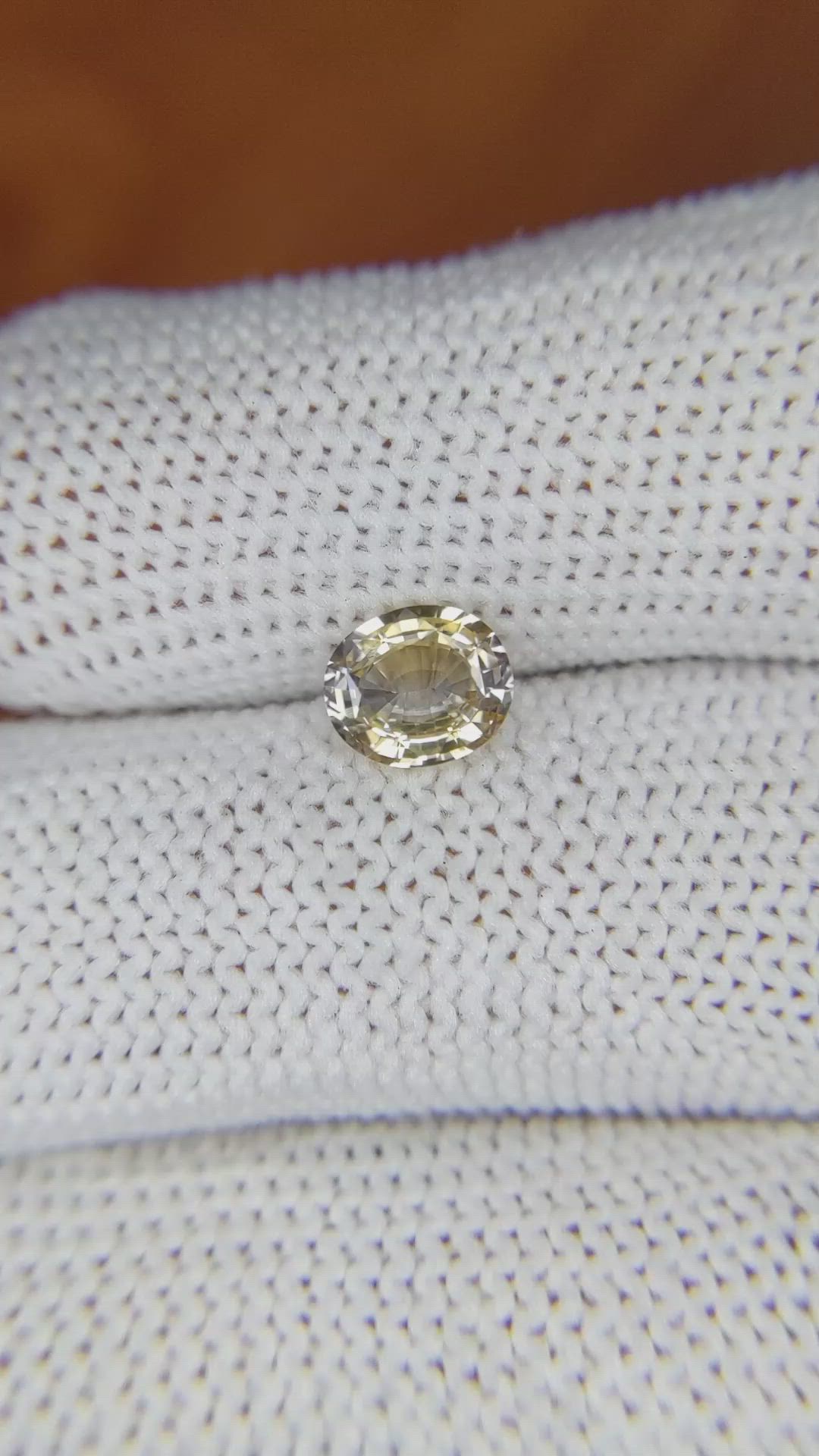 1.03 Ct. Bi Color Sapphire from Ceylon (Sri Lanka) Size Video