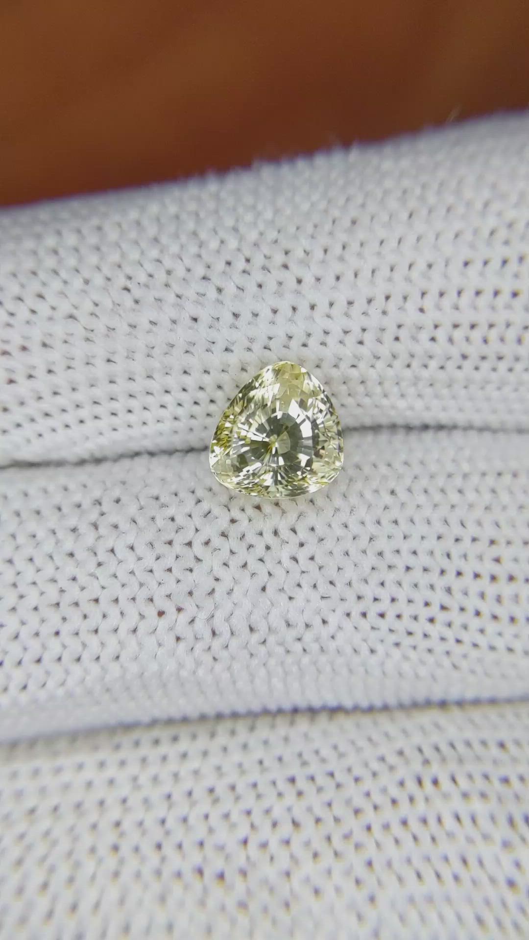 2.80 Ct. Yellow Sapphire from Ceylon (Sri Lanka) Size Video