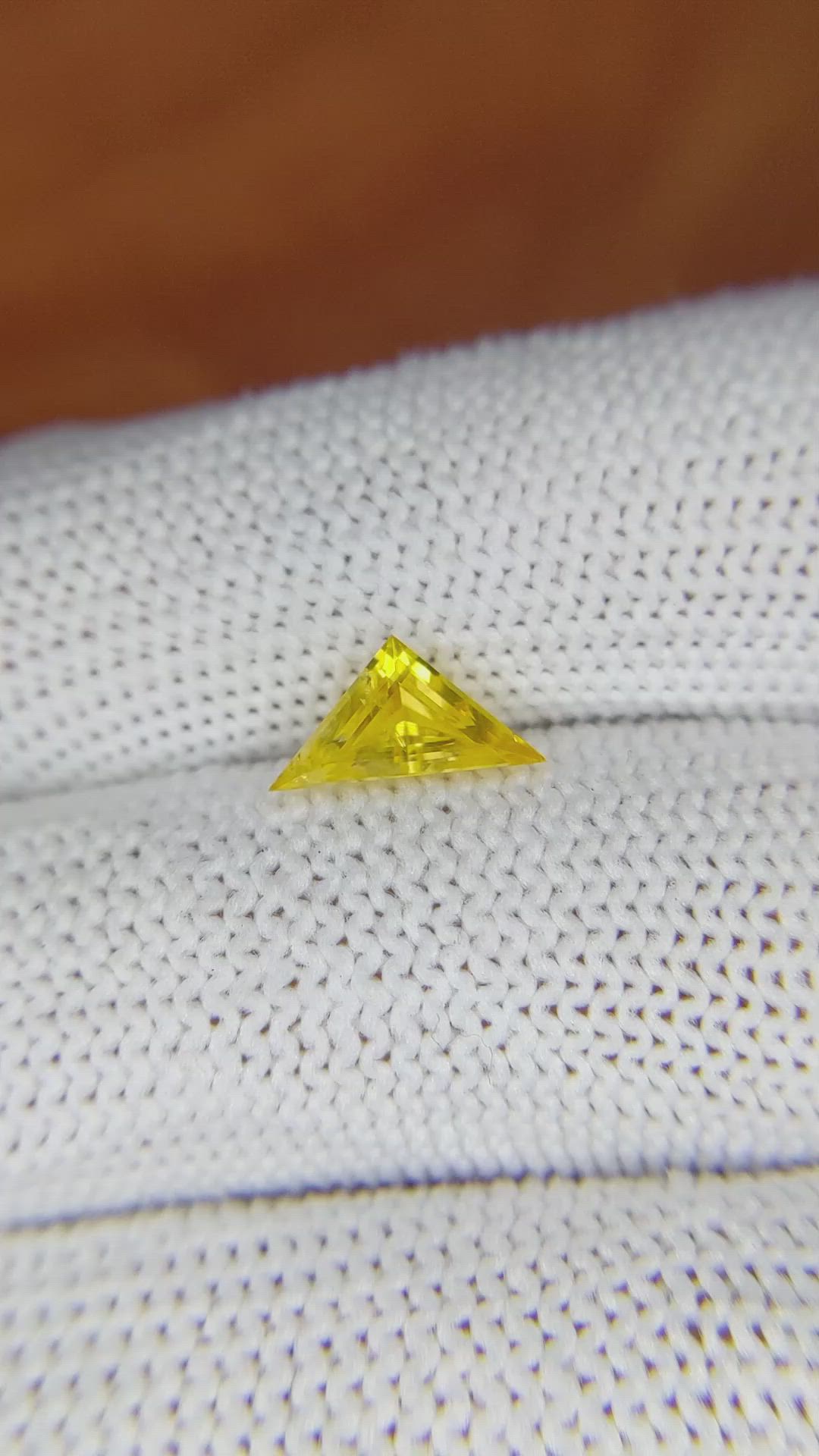 1.10 Ct. Yellow Sapphire from Ceylon (Sri Lanka) Size Video