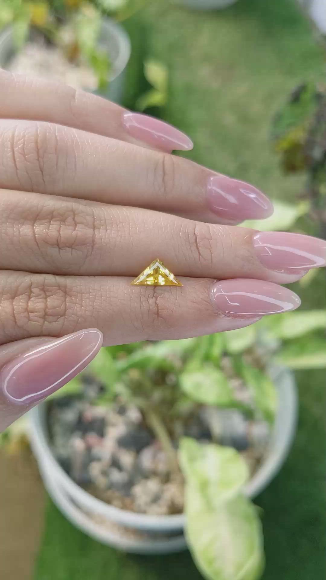 1.10 Ct. Yellow Sapphire from Ceylon (Sri Lanka) Size Video