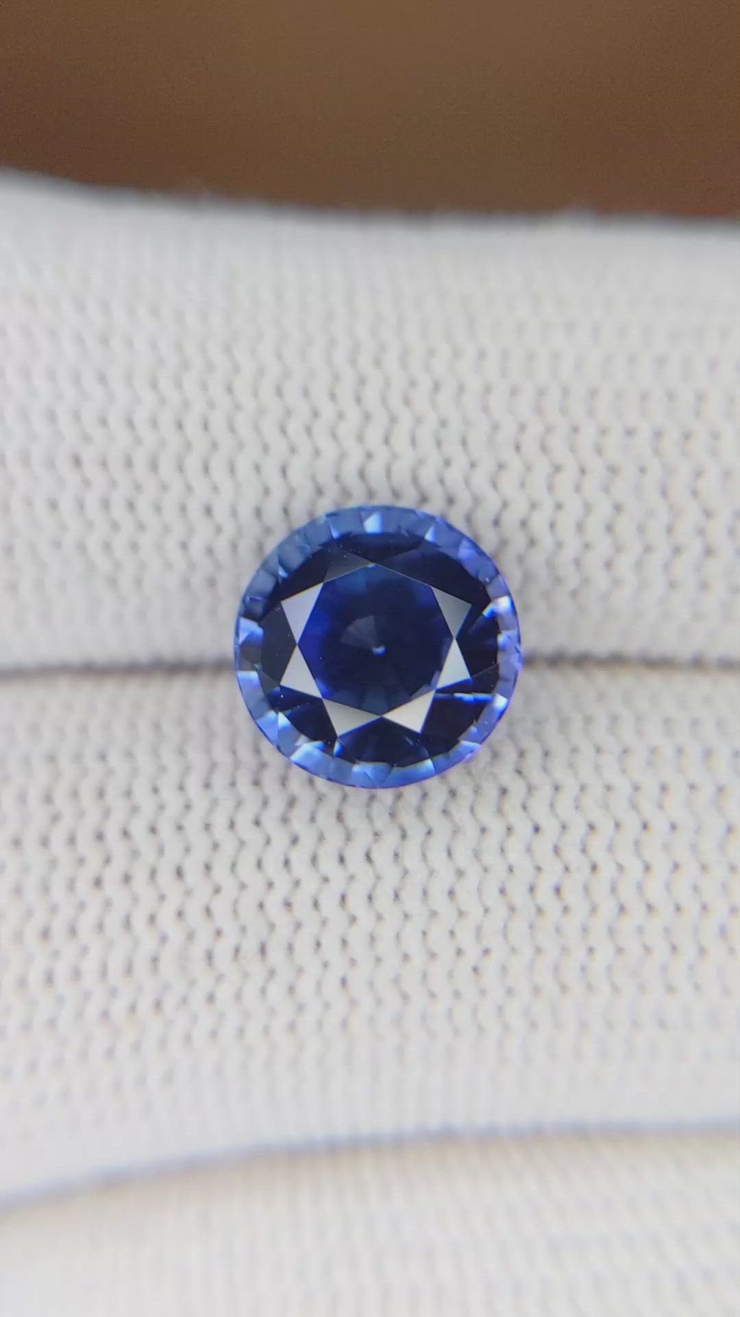 3.85 Ct. Blue Sapphire from Ceylon (Sri Lanka) Size Video