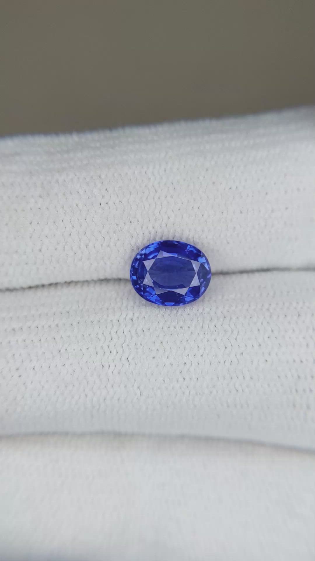 1.58 Ct. Blue Sapphire from Ceylon (Sri Lanka) Size Video