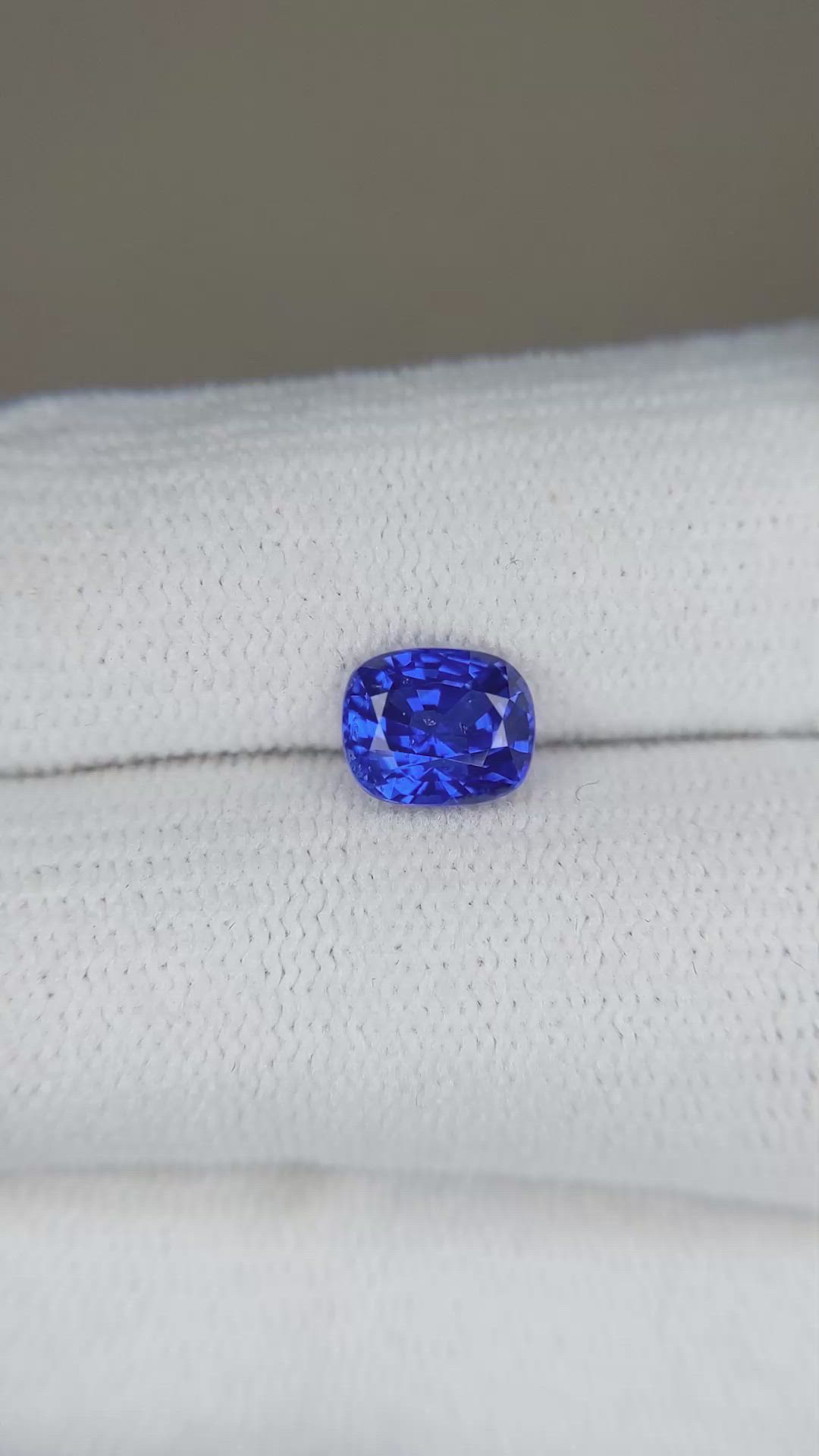 1.37 Ct. Blue Sapphire from Ceylon (Sri Lanka) Size Video