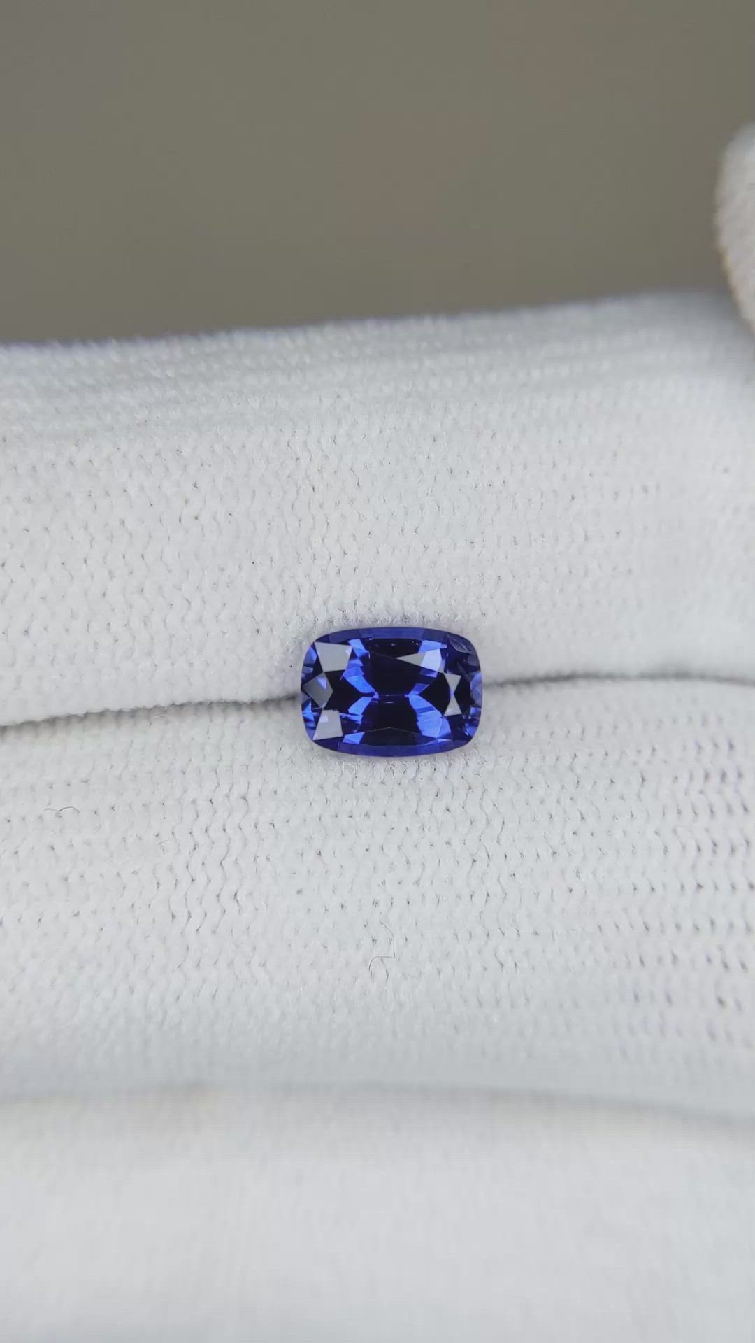 1.07 Ct. Blue Sapphire from Ceylon (Sri Lanka) Size Video