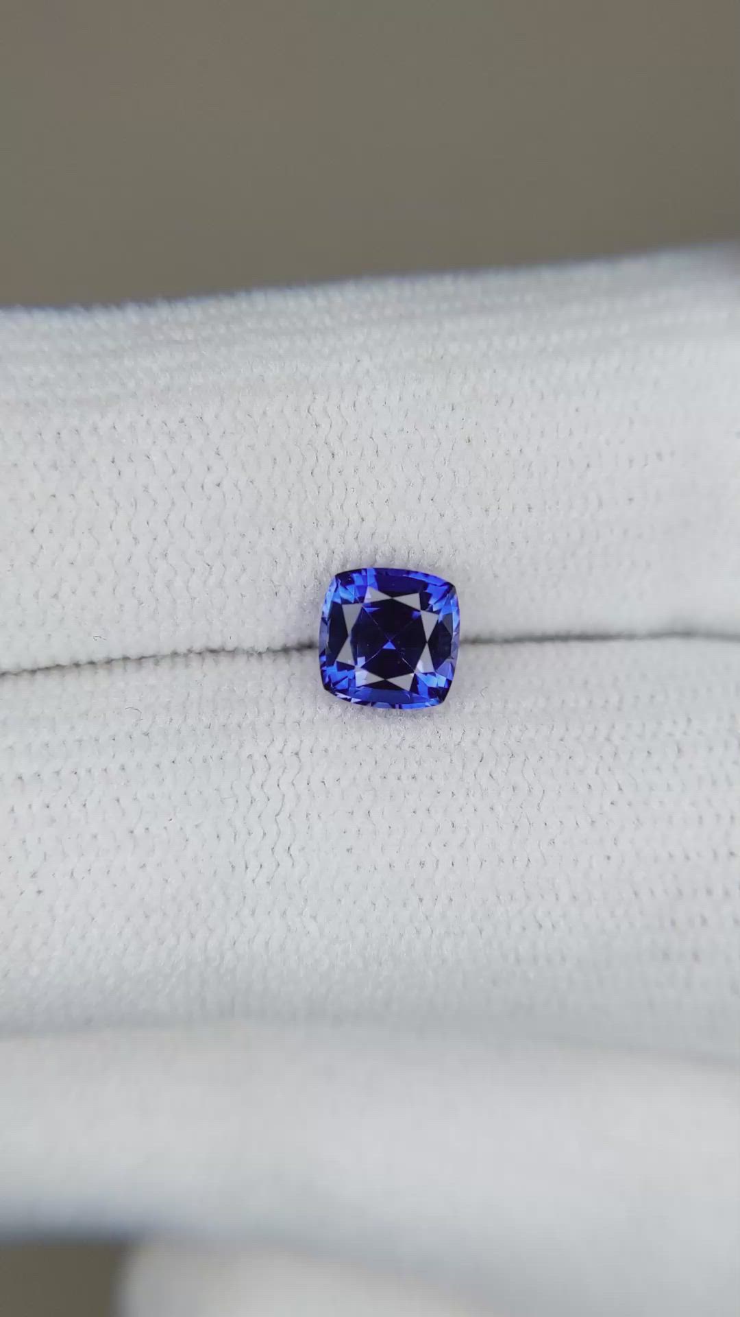 1.03 Ct. Blue Sapphire from Ceylon (Sri Lanka) Size Video